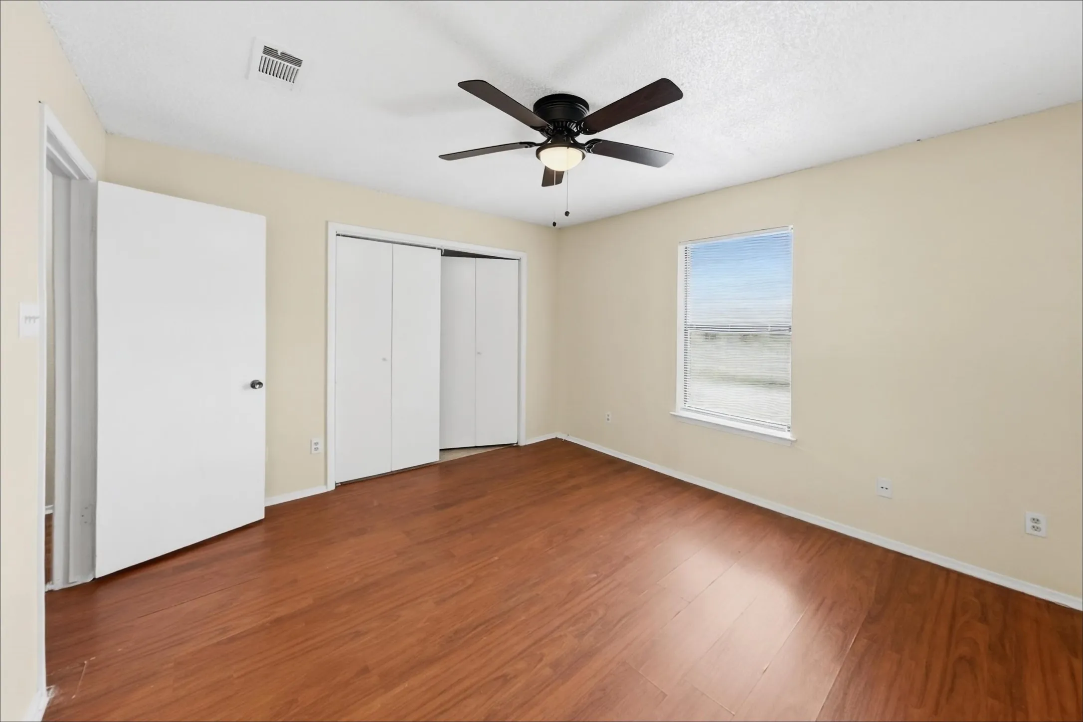 Townhouse For Rent in Tarrant County , 1006 Bland Drive, Arlington, Texas 76010, 2 Bedroom, 2 Bathroom, Garage spaces, 1,052 Sqft, built in 1983, mls#21406967, Real Estate Agent in Arlington, Homes For Rent in Tarrant county, Homes For Rent in Arlington, Realtor in Arlington Texas, Real Estate Brokerage Independent Realty Texas, Luminita Cordes Realtor