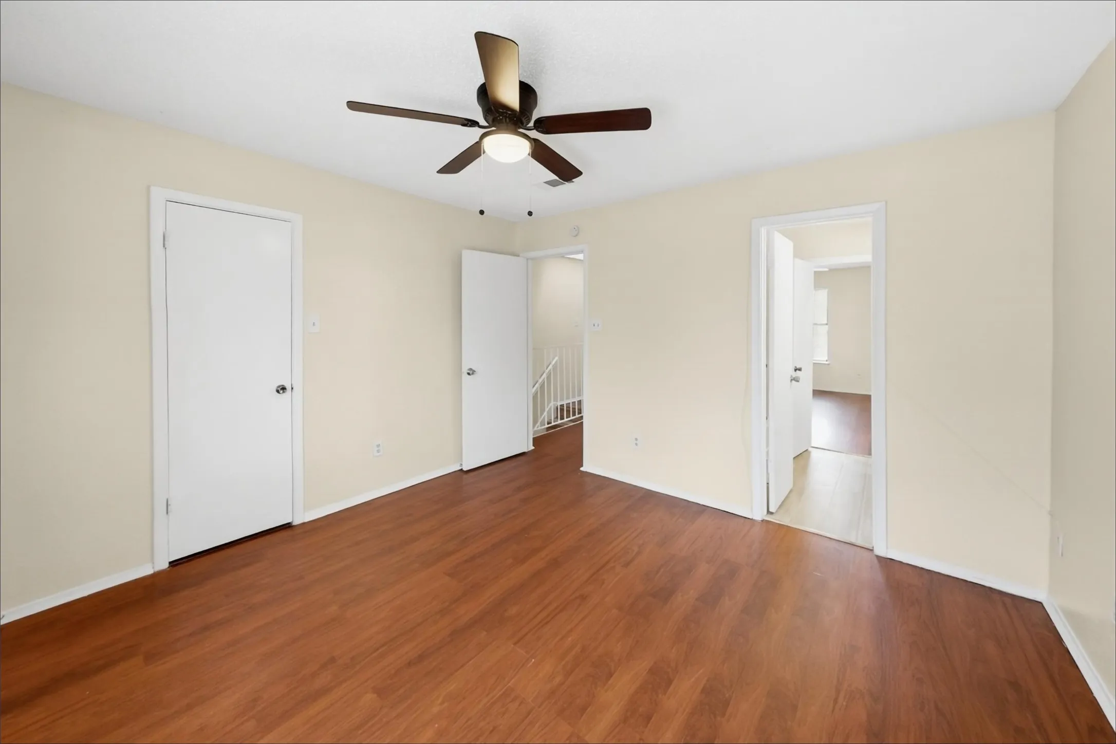 Townhouse For Rent in Tarrant County , 1006 Bland Drive, Arlington, Texas 76010, 2 Bedroom, 2 Bathroom, Garage spaces, 1,052 Sqft, built in 1983, mls#21406967, Real Estate Agent in Arlington, Homes For Rent in Tarrant county, Homes For Rent in Arlington, Realtor in Arlington Texas, Real Estate Brokerage Independent Realty Texas, Luminita Cordes Realtor