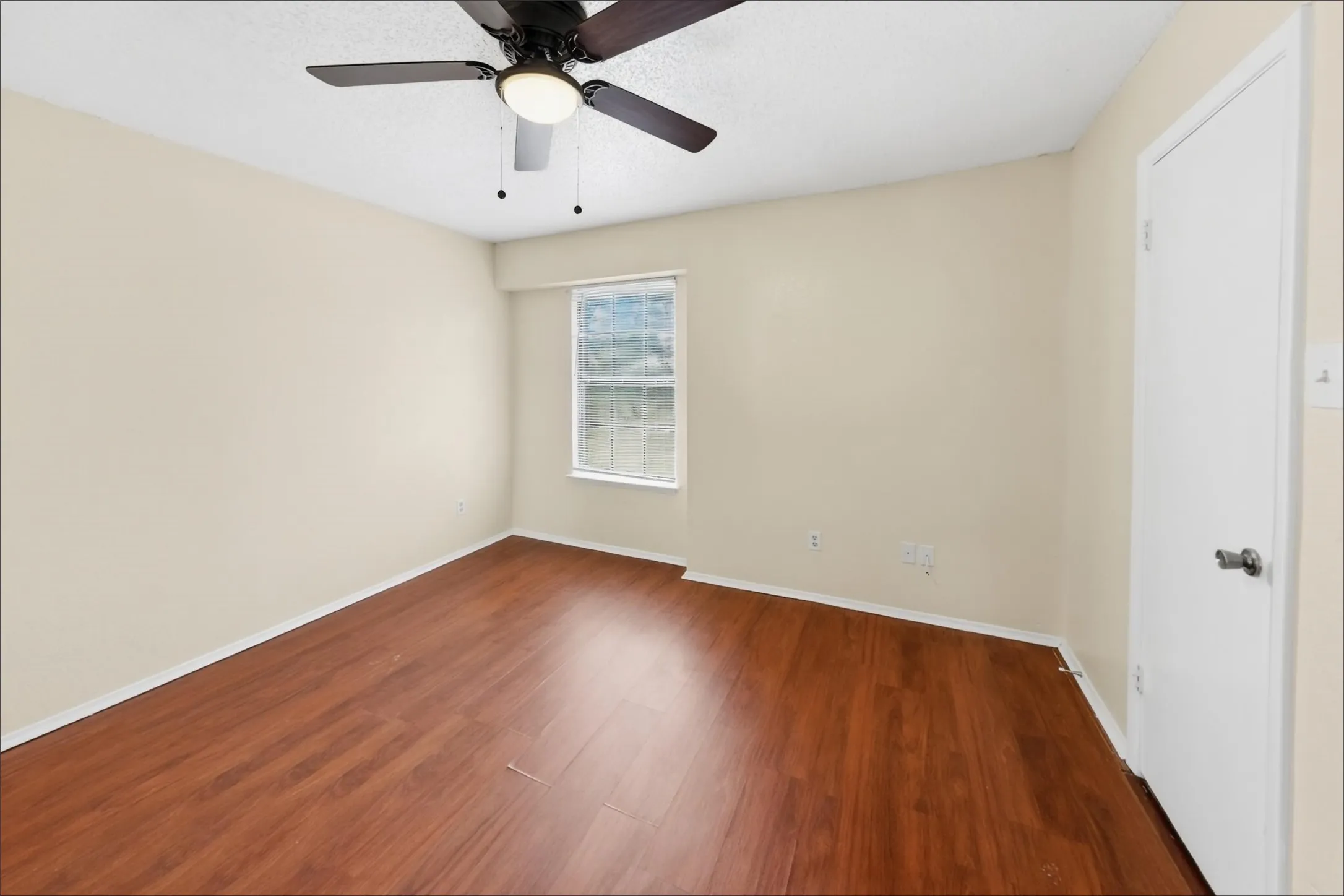 Townhouse For Rent in Tarrant County , 1006 Bland Drive, Arlington, Texas 76010, 2 Bedroom, 2 Bathroom, Garage spaces, 1,052 Sqft, built in 1983, mls#21406967, Real Estate Agent in Arlington, Homes For Rent in Tarrant county, Homes For Rent in Arlington, Realtor in Arlington Texas, Real Estate Brokerage Independent Realty Texas, Luminita Cordes Realtor