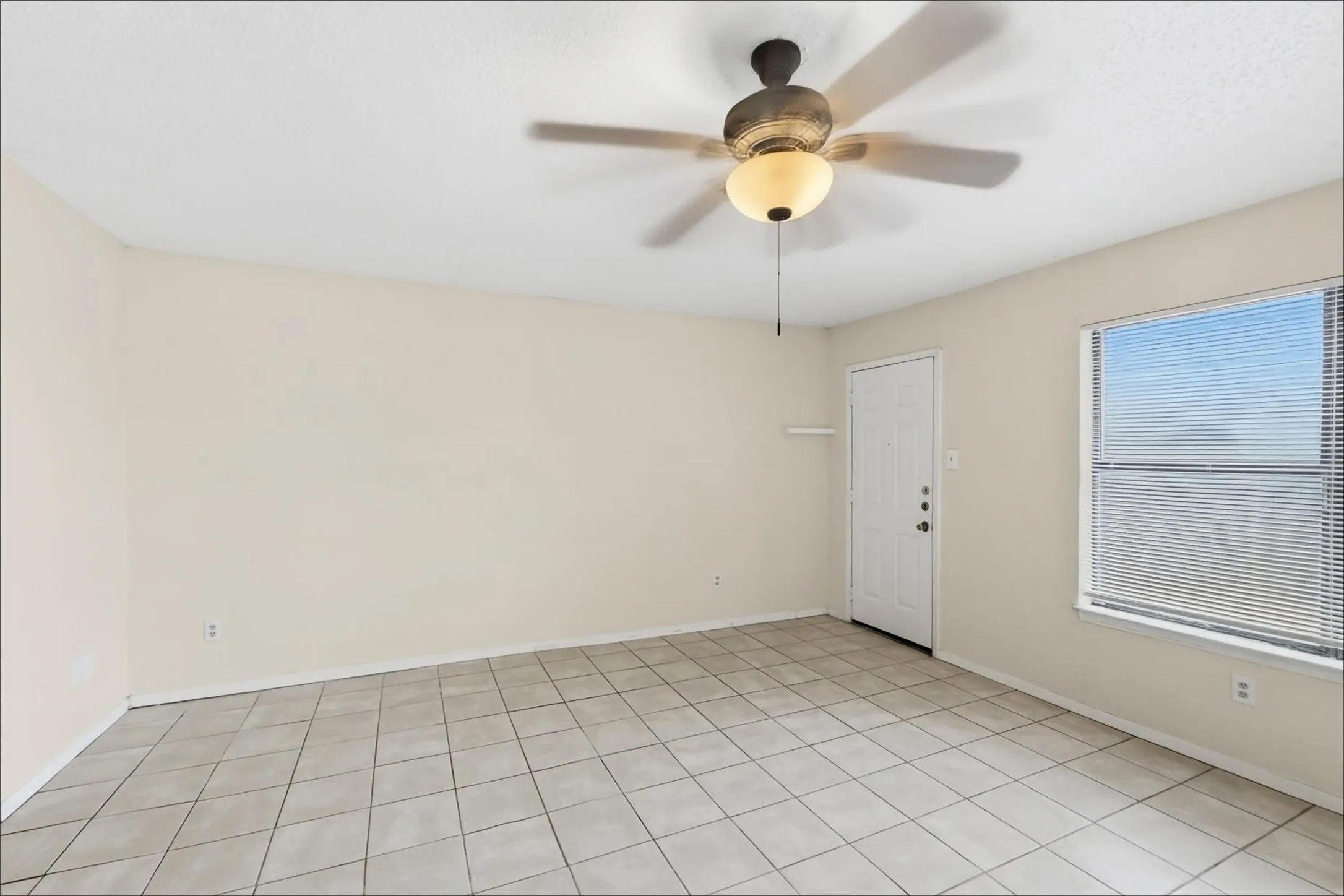 Townhouse For Rent in Tarrant County , 1006 Bland Drive, Arlington, Texas 76010, 2 Bedroom, 2 Bathroom, Garage spaces, 1,052 Sqft, built in 1983, mls#21406967, Real Estate Agent in Arlington, Homes For Rent in Tarrant county, Homes For Rent in Arlington, Realtor in Arlington Texas, Real Estate Brokerage Independent Realty Texas, Luminita Cordes Realtor