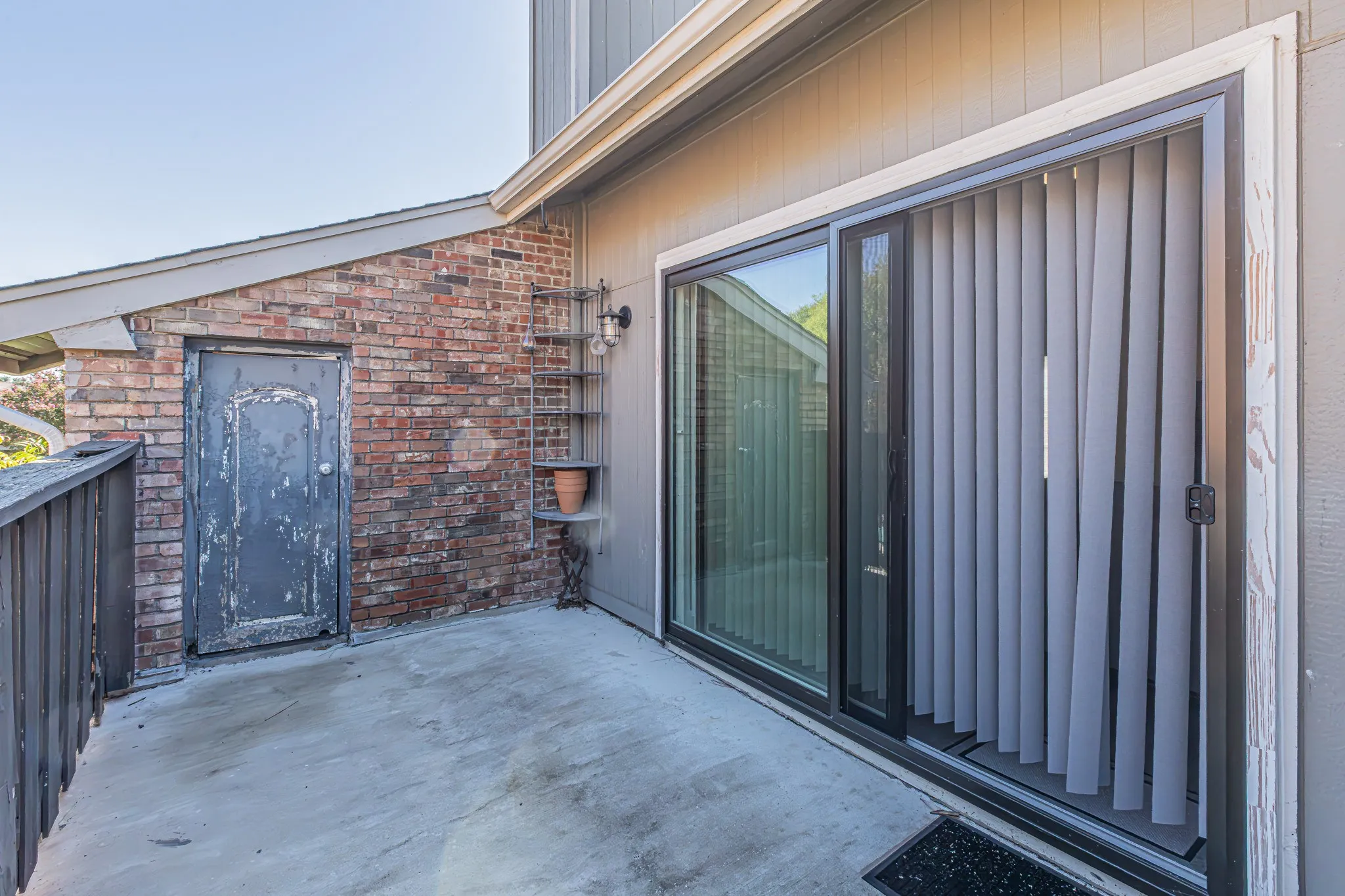 Condominium For Sale in Tarrant County , 411 Pebble Way 245, Arlington, Texas 76006, 2 Bedroom, 1 Bathroom, Garage spaces, 896 Sqft, built in 1983, mls#21406549, Real Estate Agent in Arlington, Homes For Sale in Tarrant county, Homes For Sale in Arlington, Realtor in Arlington Texas, Real Estate Brokerage Independent Realty Texas, Luminita Cordes Realtor