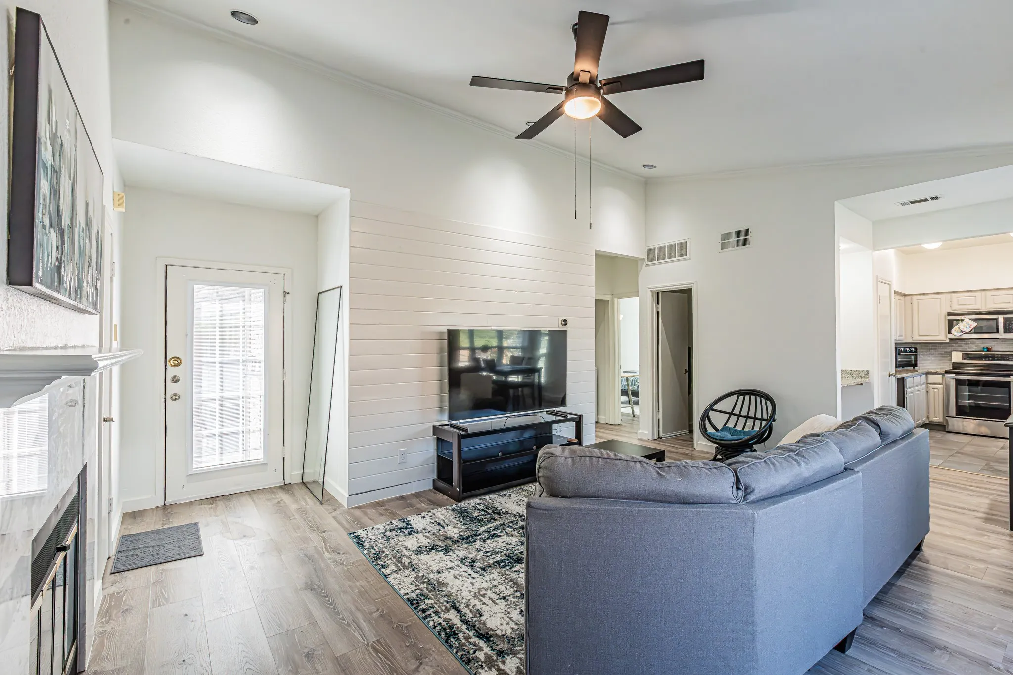Condominium For Sale in Tarrant County , 411 Pebble Way 245, Arlington, Texas 76006, 2 Bedroom, 1 Bathroom, Garage spaces, 896 Sqft, built in 1983, mls#21406549, Real Estate Agent in Arlington, Homes For Sale in Tarrant county, Homes For Sale in Arlington, Realtor in Arlington Texas, Real Estate Brokerage Independent Realty Texas, Luminita Cordes Realtor