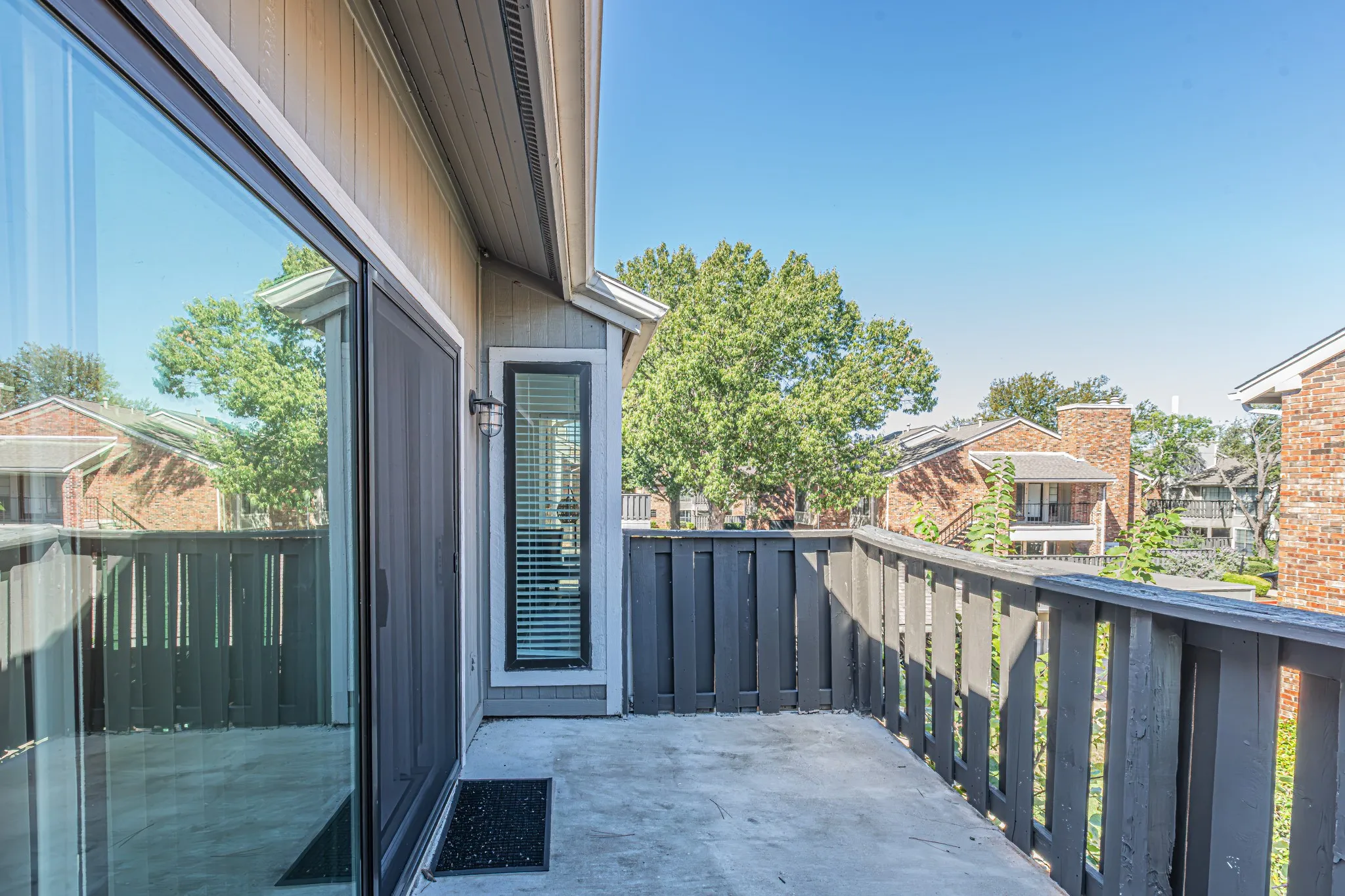 Condominium For Sale in Tarrant County , 411 Pebble Way 245, Arlington, Texas 76006, 2 Bedroom, 1 Bathroom, Garage spaces, 896 Sqft, built in 1983, mls#21406549, Real Estate Agent in Arlington, Homes For Sale in Tarrant county, Homes For Sale in Arlington, Realtor in Arlington Texas, Real Estate Brokerage Independent Realty Texas, Luminita Cordes Realtor