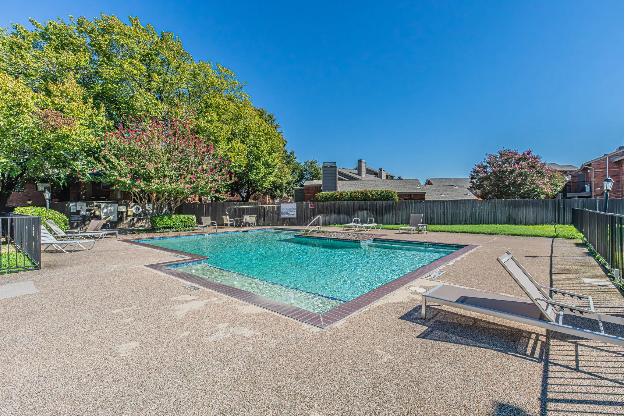 Condominium For Sale in Tarrant County , 411 Pebble Way 245, Arlington, Texas 76006, 2 Bedroom, 1 Bathroom, Garage spaces, 896 Sqft, built in 1983, mls#21406549, Real Estate Agent in Arlington, Homes For Sale in Tarrant county, Homes For Sale in Arlington, Realtor in Arlington Texas, Real Estate Brokerage Independent Realty Texas, Luminita Cordes Realtor