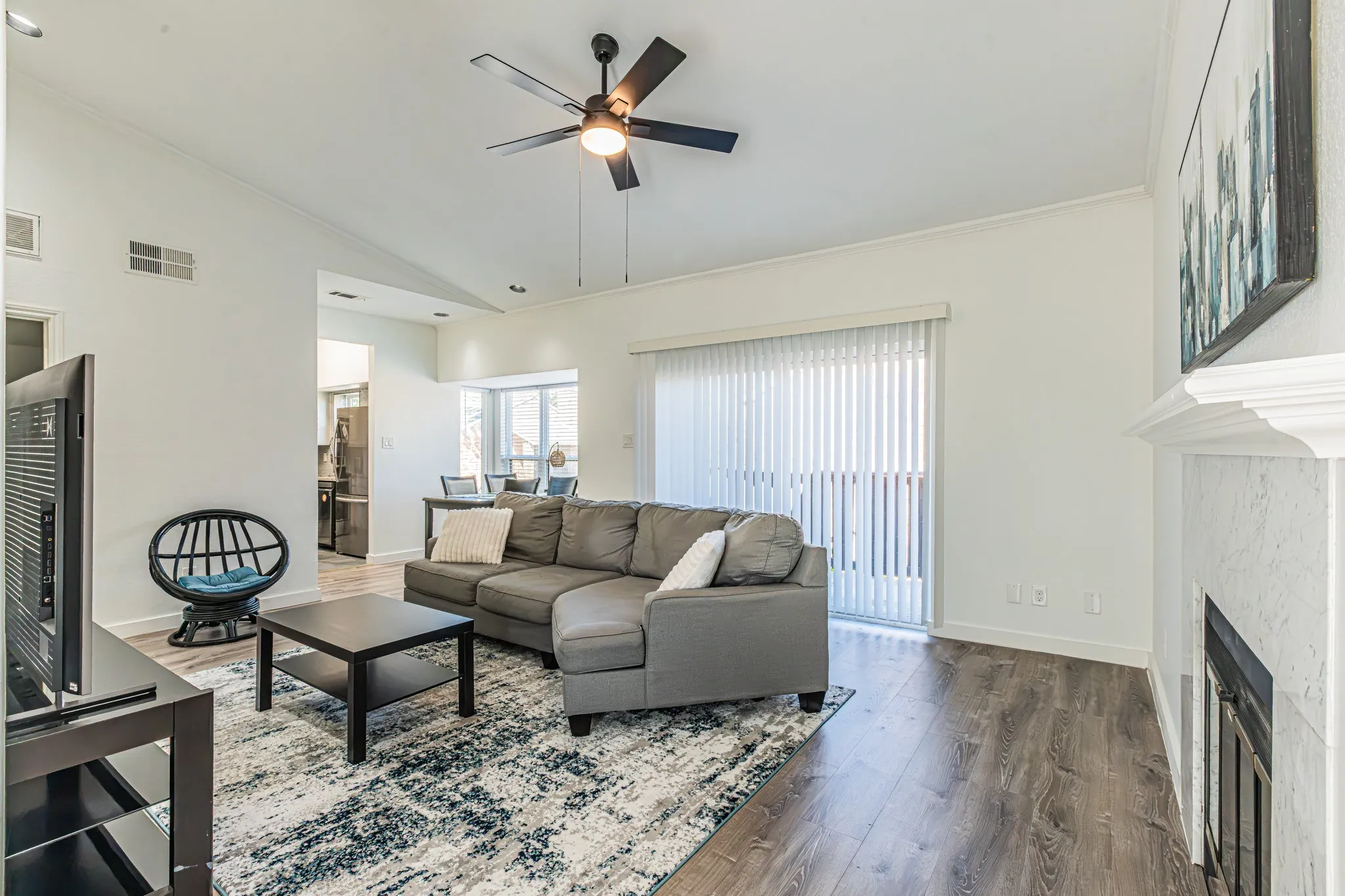 Condominium For Sale in Tarrant County , 411 Pebble Way 245, Arlington, Texas 76006, 2 Bedroom, 1 Bathroom, Garage spaces, 896 Sqft, built in 1983, mls#21406549, Real Estate Agent in Arlington, Homes For Sale in Tarrant county, Homes For Sale in Arlington, Realtor in Arlington Texas, Real Estate Brokerage Independent Realty Texas, Luminita Cordes Realtor
