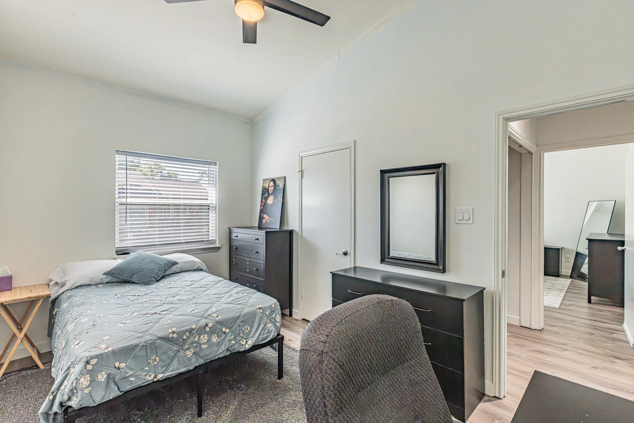 Condominium For Sale in Tarrant County , 411 Pebble Way 245, Arlington, Texas 76006, 2 Bedroom, 1 Bathroom, Garage spaces, 896 Sqft, built in 1983, mls#21406549, Real Estate Agent in Arlington, Homes For Sale in Tarrant county, Homes For Sale in Arlington, Realtor in Arlington Texas, Real Estate Brokerage Independent Realty Texas, Luminita Cordes Realtor