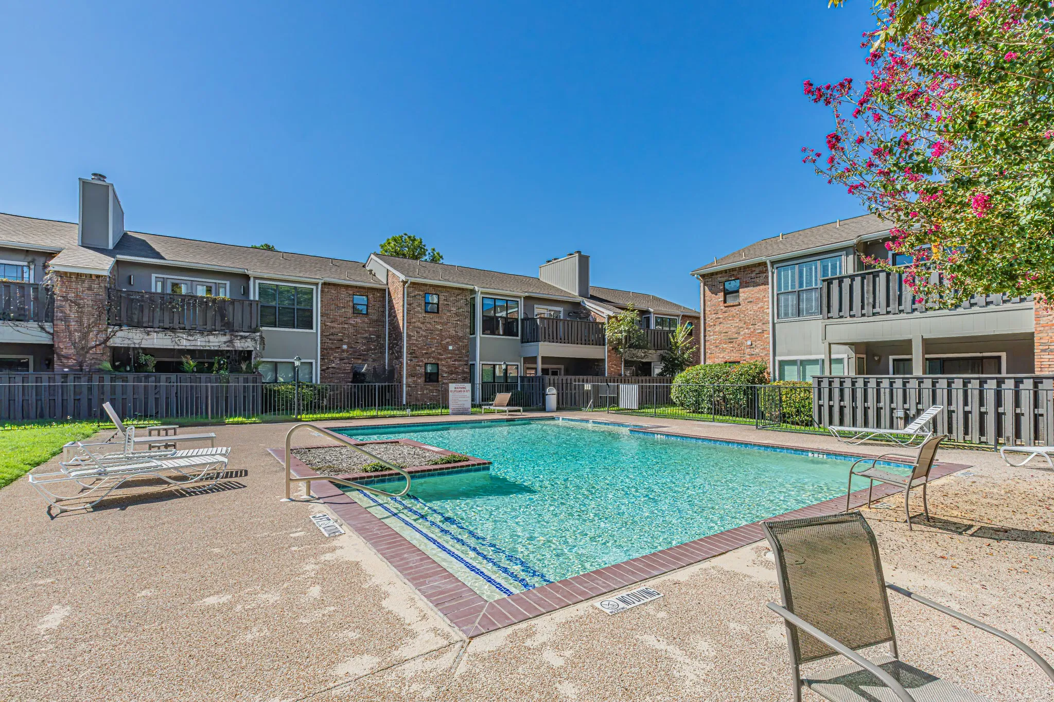 Condominium For Sale in Tarrant County , 411 Pebble Way 245, Arlington, Texas 76006, 2 Bedroom, 1 Bathroom, Garage spaces, 896 Sqft, built in 1983, mls#21406549, Real Estate Agent in Arlington, Homes For Sale in Tarrant county, Homes For Sale in Arlington, Realtor in Arlington Texas, Real Estate Brokerage Independent Realty Texas, Luminita Cordes Realtor