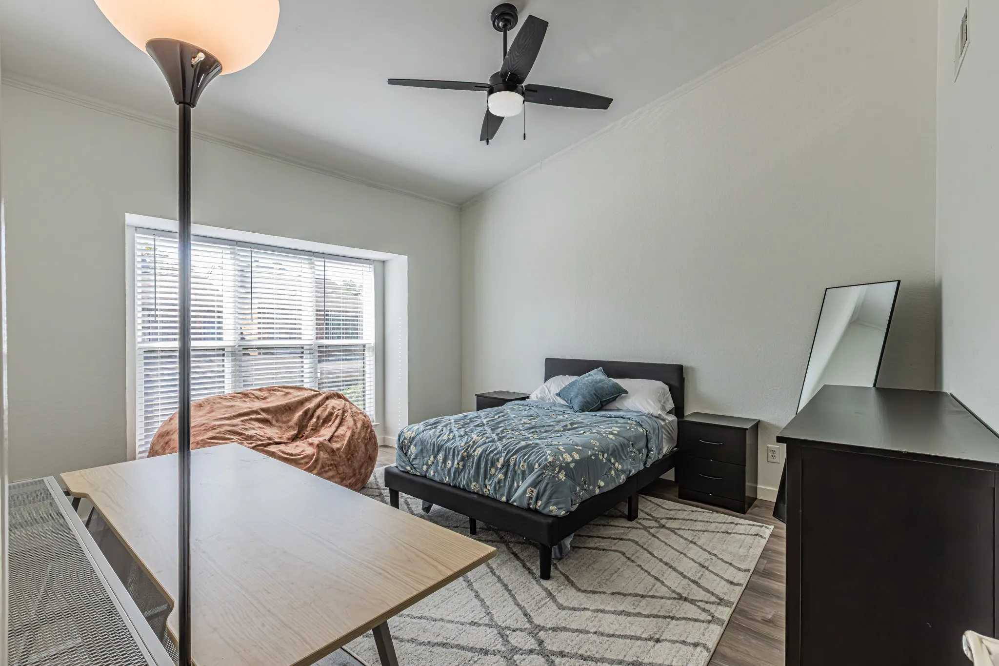 Condominium For Sale in Tarrant County , 411 Pebble Way 245, Arlington, Texas 76006, 2 Bedroom, 1 Bathroom, Garage spaces, 896 Sqft, built in 1983, mls#21406549, Real Estate Agent in Arlington, Homes For Sale in Tarrant county, Homes For Sale in Arlington, Realtor in Arlington Texas, Real Estate Brokerage Independent Realty Texas, Luminita Cordes Realtor