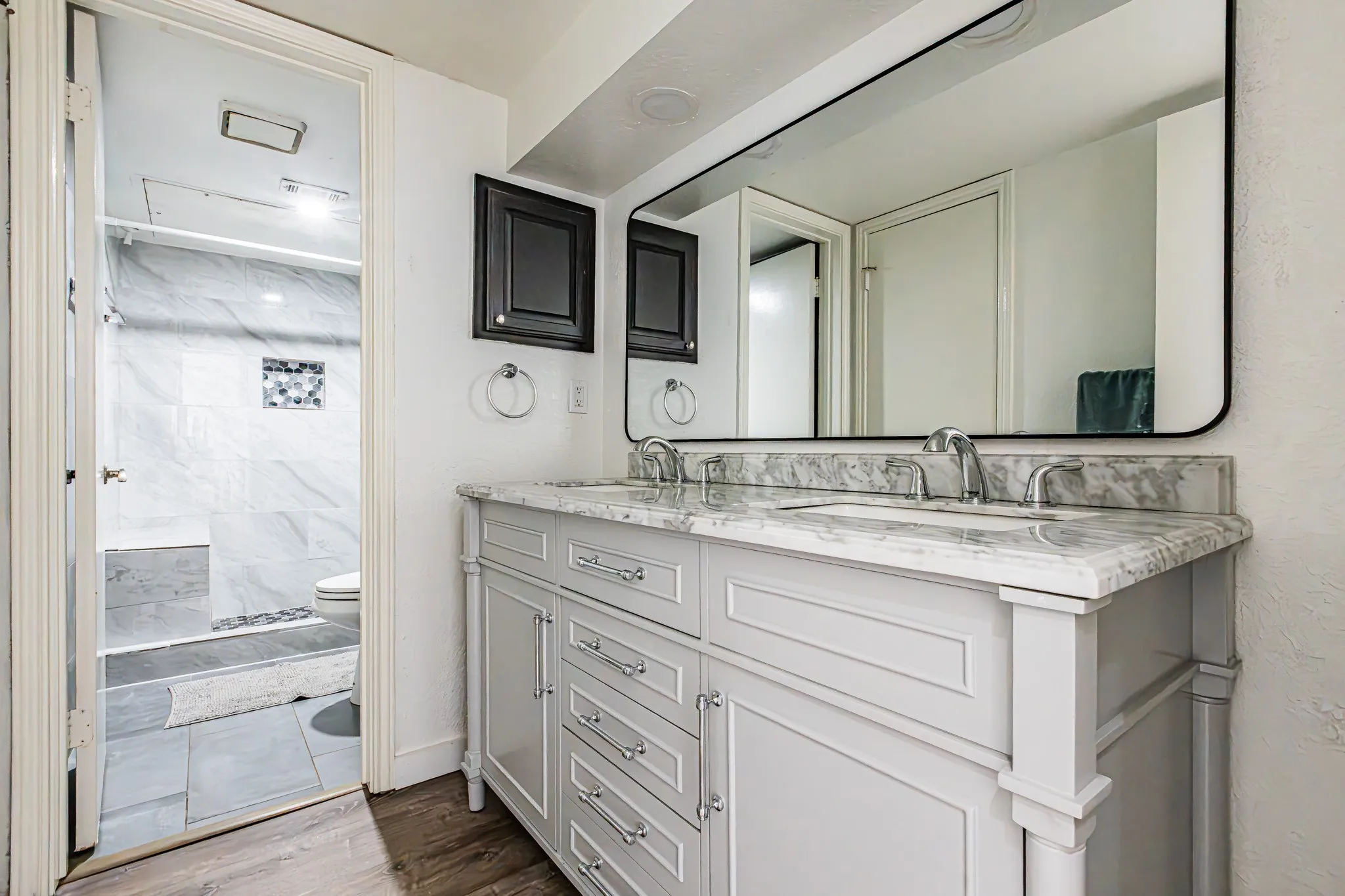 Condominium For Sale in Tarrant County , 411 Pebble Way 245, Arlington, Texas 76006, 2 Bedroom, 1 Bathroom, Garage spaces, 896 Sqft, built in 1983, mls#21406549, Real Estate Agent in Arlington, Homes For Sale in Tarrant county, Homes For Sale in Arlington, Realtor in Arlington Texas, Real Estate Brokerage Independent Realty Texas, Luminita Cordes Realtor