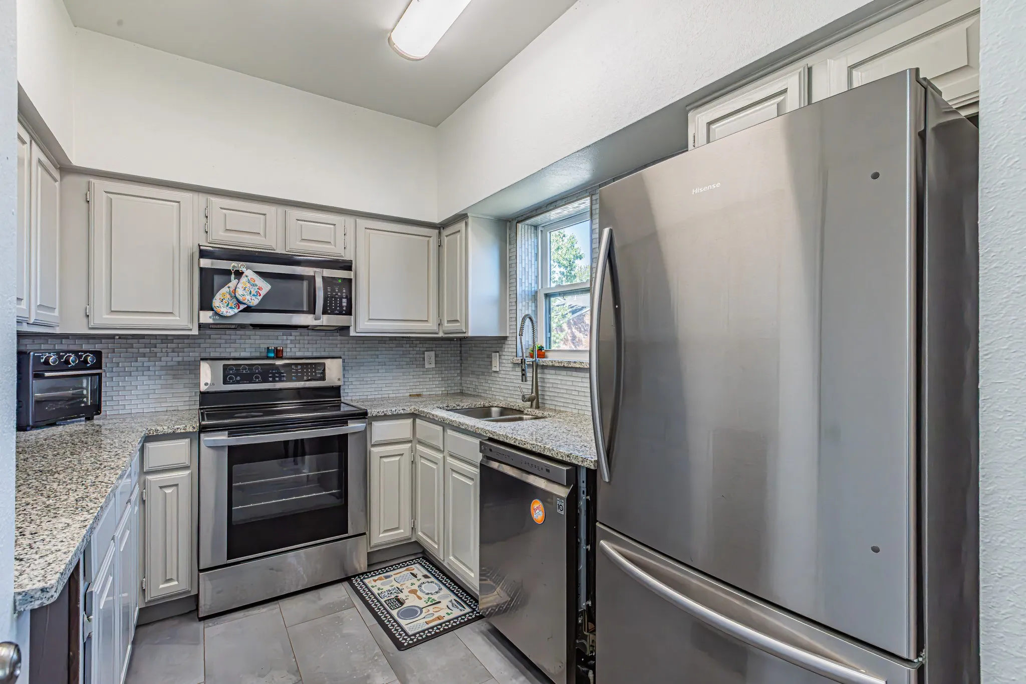 Condominium For Sale in Tarrant County , 411 Pebble Way 245, Arlington, Texas 76006, 2 Bedroom, 1 Bathroom, Garage spaces, 896 Sqft, built in 1983, mls#21406549, Real Estate Agent in Arlington, Homes For Sale in Tarrant county, Homes For Sale in Arlington, Realtor in Arlington Texas, Real Estate Brokerage Independent Realty Texas, Luminita Cordes Realtor