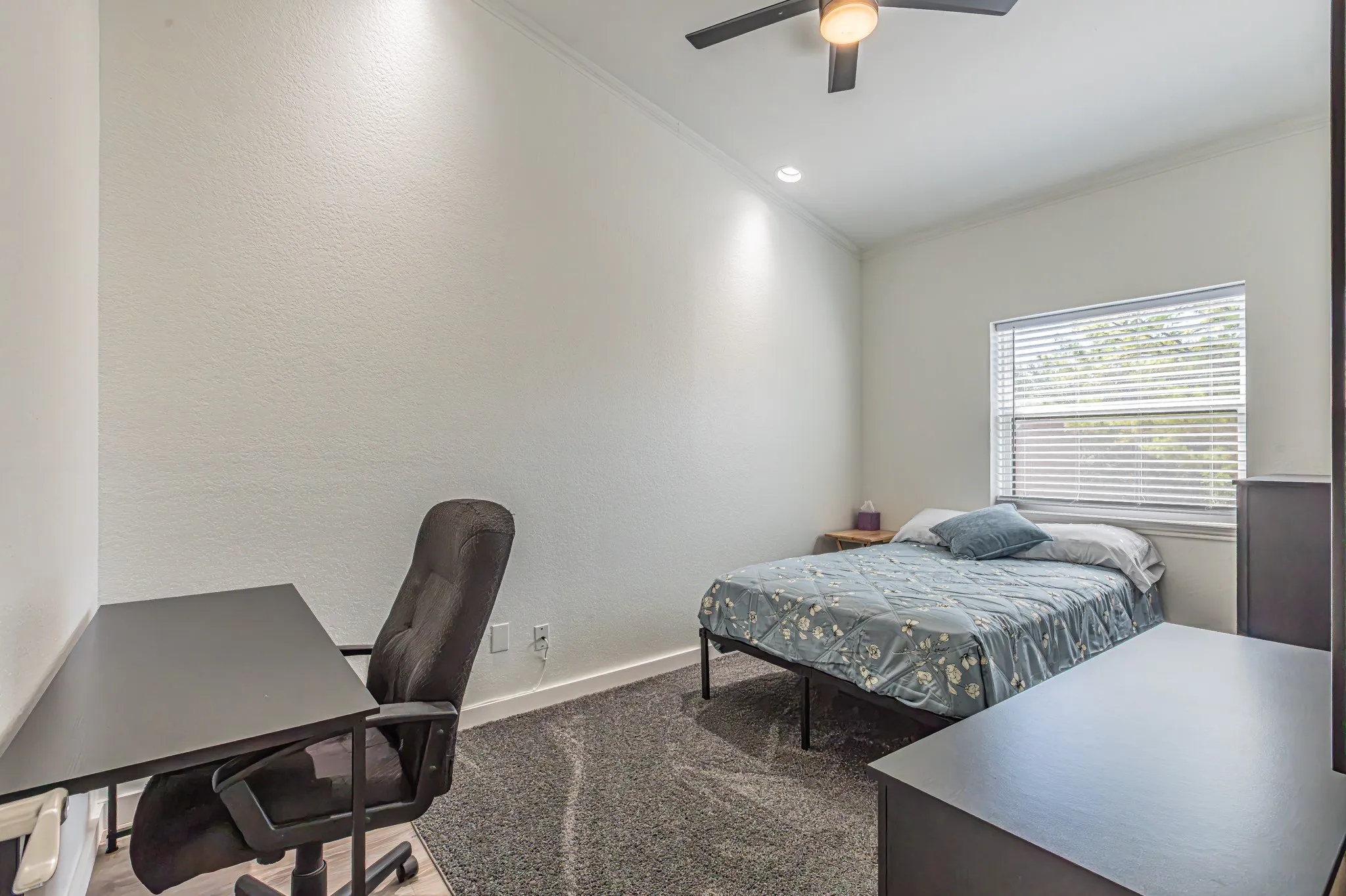Condominium For Sale in Tarrant County , 411 Pebble Way 245, Arlington, Texas 76006, 2 Bedroom, 1 Bathroom, Garage spaces, 896 Sqft, built in 1983, mls#21406549, Real Estate Agent in Arlington, Homes For Sale in Tarrant county, Homes For Sale in Arlington, Realtor in Arlington Texas, Real Estate Brokerage Independent Realty Texas, Luminita Cordes Realtor