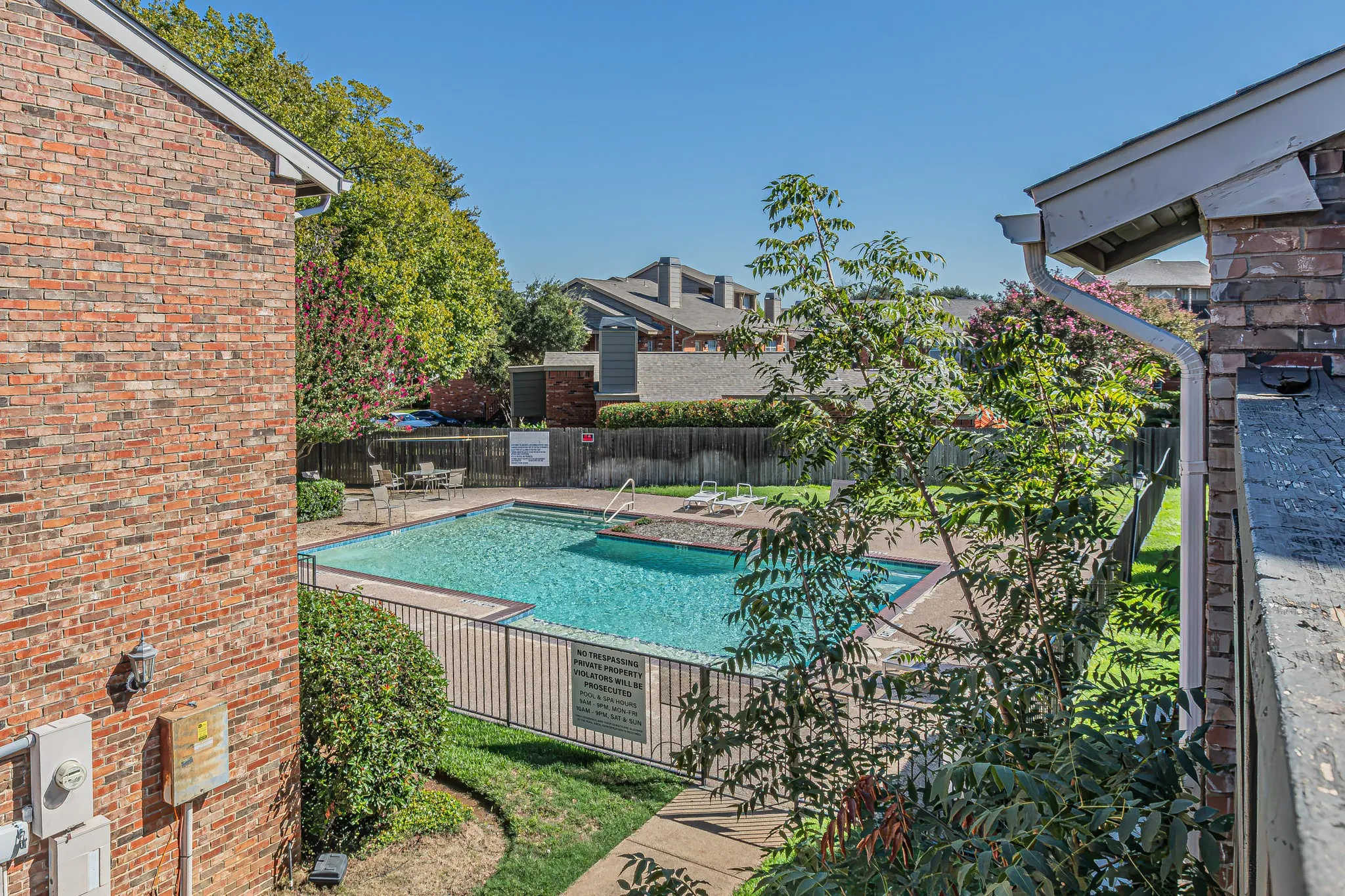 Condominium For Sale in Tarrant County , 411 Pebble Way 245, Arlington, Texas 76006, 2 Bedroom, 1 Bathroom, Garage spaces, 896 Sqft, built in 1983, mls#21406549, Real Estate Agent in Arlington, Homes For Sale in Tarrant county, Homes For Sale in Arlington, Realtor in Arlington Texas, Real Estate Brokerage Independent Realty Texas, Luminita Cordes Realtor