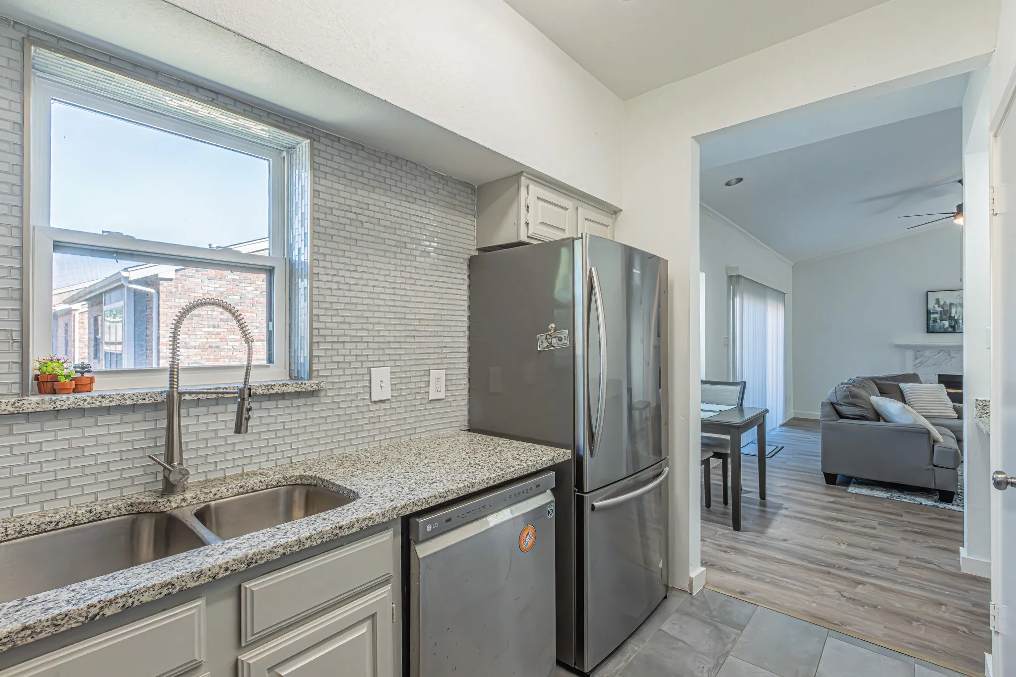 Condominium For Sale in Tarrant County , 411 Pebble Way 245, Arlington, Texas 76006, 2 Bedroom, 1 Bathroom, Garage spaces, 896 Sqft, built in 1983, mls#21406549, Real Estate Agent in Arlington, Homes For Sale in Tarrant county, Homes For Sale in Arlington, Realtor in Arlington Texas, Real Estate Brokerage Independent Realty Texas, Luminita Cordes Realtor