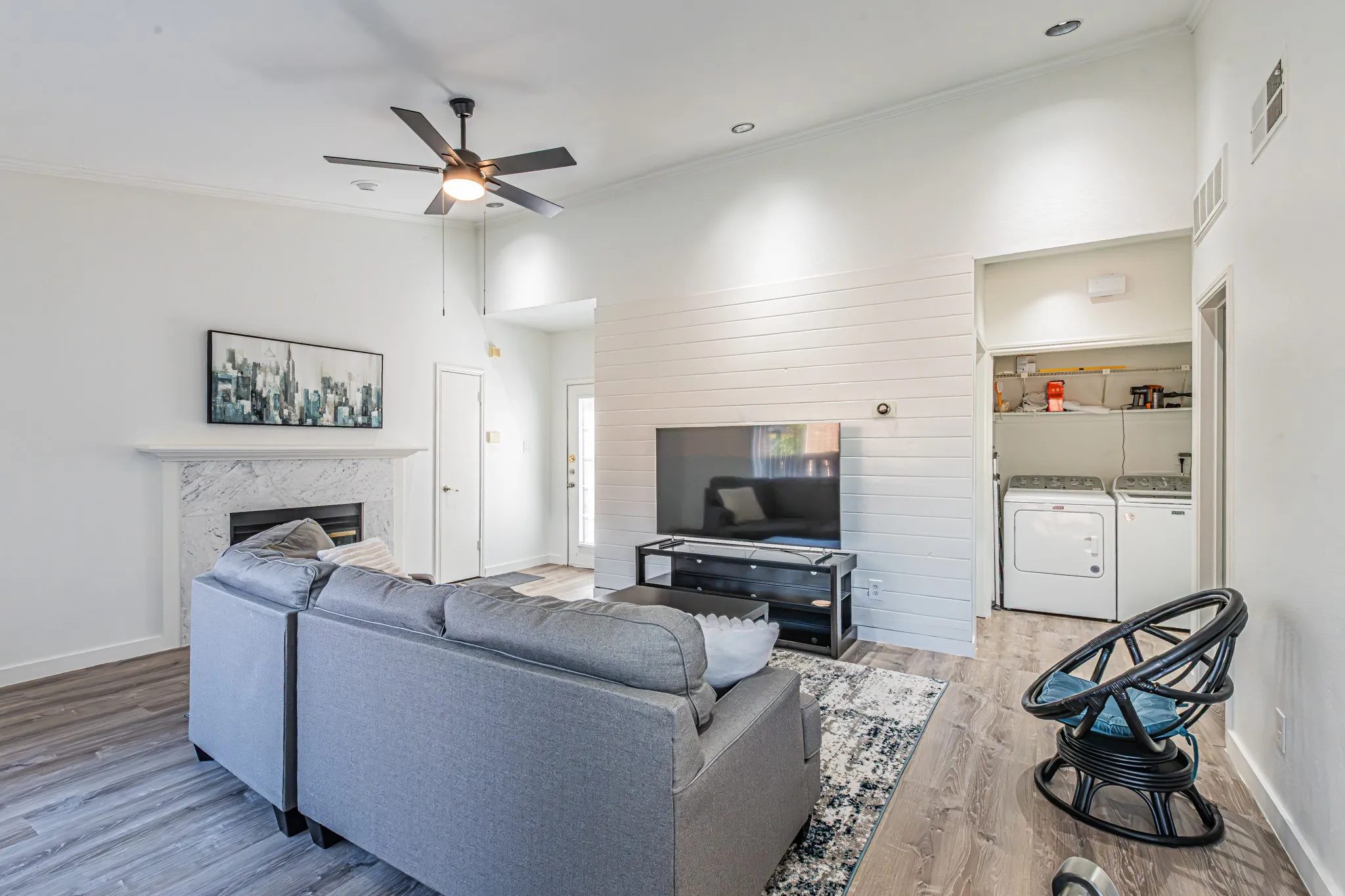 Condominium For Sale in Tarrant County , 411 Pebble Way 245, Arlington, Texas 76006, 2 Bedroom, 1 Bathroom, Garage spaces, 896 Sqft, built in 1983, mls#21406549, Real Estate Agent in Arlington, Homes For Sale in Tarrant county, Homes For Sale in Arlington, Realtor in Arlington Texas, Real Estate Brokerage Independent Realty Texas, Luminita Cordes Realtor