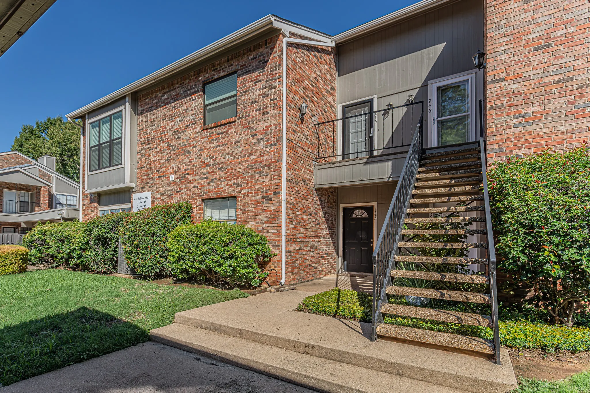 Condominium For Sale in Tarrant County , 411 Pebble Way 245, Arlington, Texas 76006, 2 Bedroom, 1 Bathroom, Garage spaces, 896 Sqft, built in 1983, mls#21406549, Real Estate Agent in Arlington, Homes For Sale in Tarrant county, Homes For Sale in Arlington, Realtor in Arlington Texas, Real Estate Brokerage Independent Realty Texas, Luminita Cordes Realtor