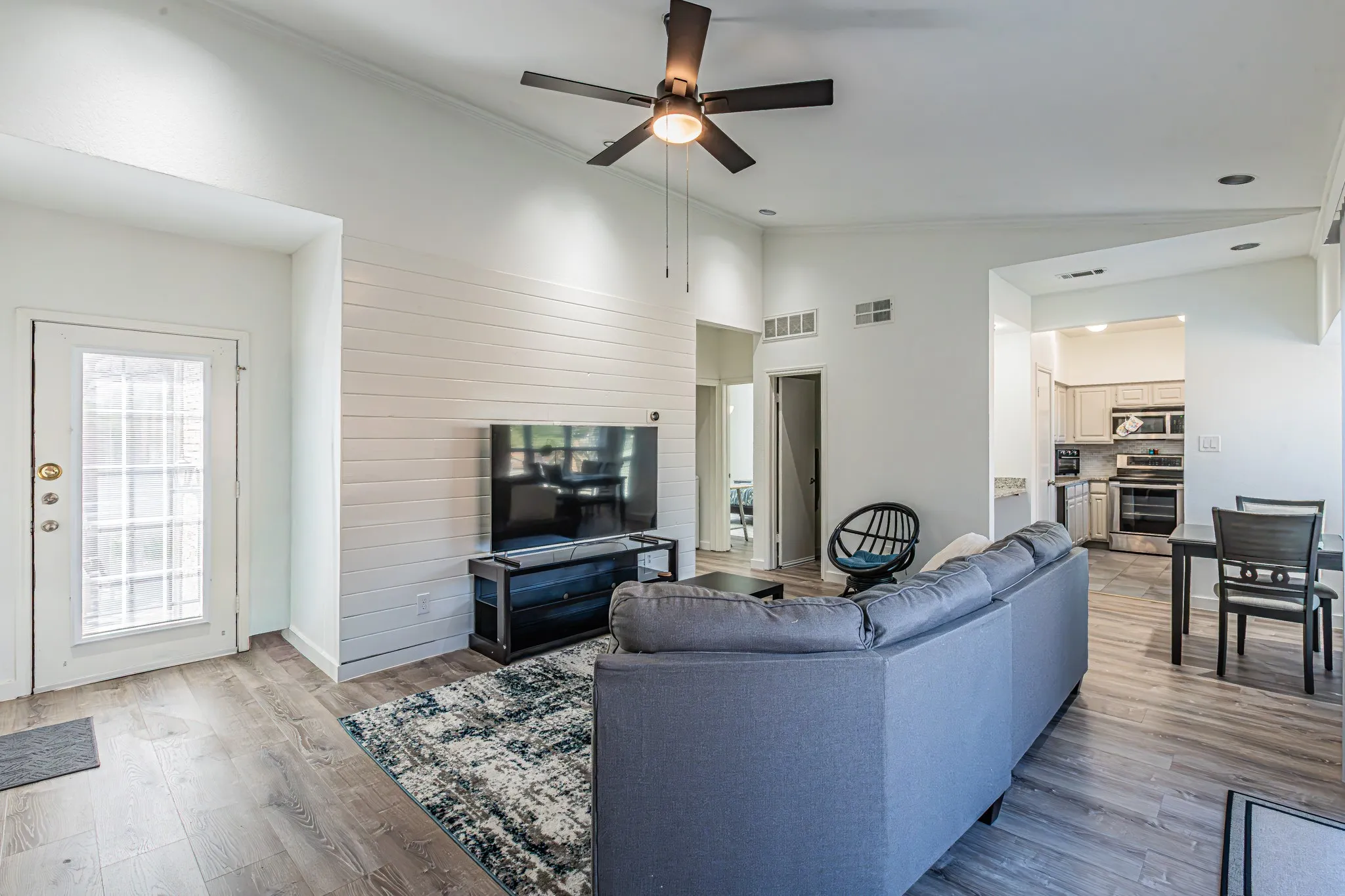 Condominium For Sale in Tarrant County , 411 Pebble Way 245, Arlington, Texas 76006, 2 Bedroom, 1 Bathroom, Garage spaces, 896 Sqft, built in 1983, mls#21406549, Real Estate Agent in Arlington, Homes For Sale in Tarrant county, Homes For Sale in Arlington, Realtor in Arlington Texas, Real Estate Brokerage Independent Realty Texas, Luminita Cordes Realtor