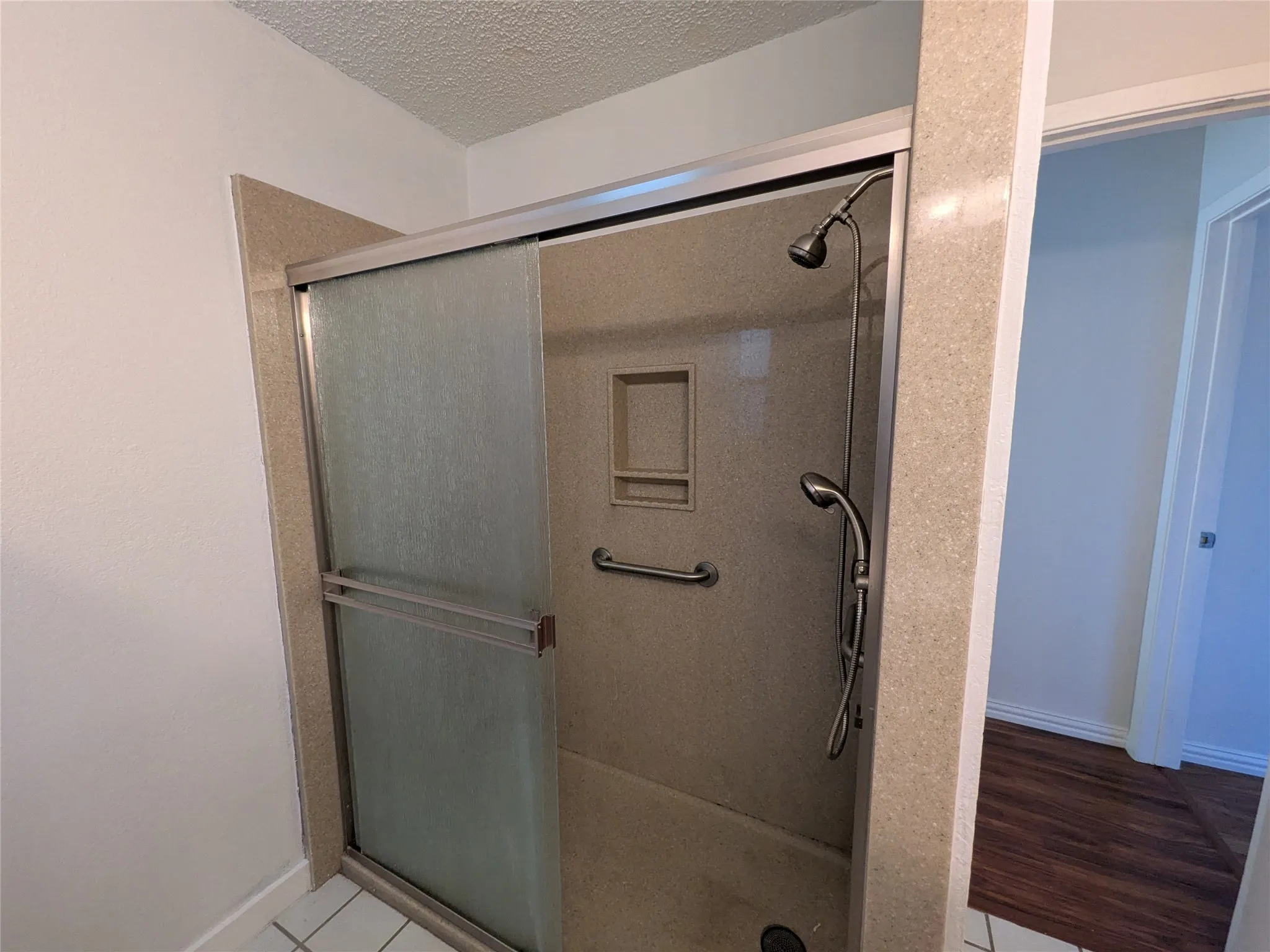 Single Family Residence For Sale in Tarrant County , 1104 Thistle Court, Benbrook, Texas 76126, 3 Bedroom, 2 Bathroom, 2 Garage spaces, 1,319 Sqft, built in 1985, mls#21406398, Real Estate Agent in Benbrook, Homes For Sale in Tarrant county, Homes For Sale in Benbrook, Realtor in Benbrook Texas, Real Estate Brokerage Independent Realty Texas, Luminita Cordes Realtor