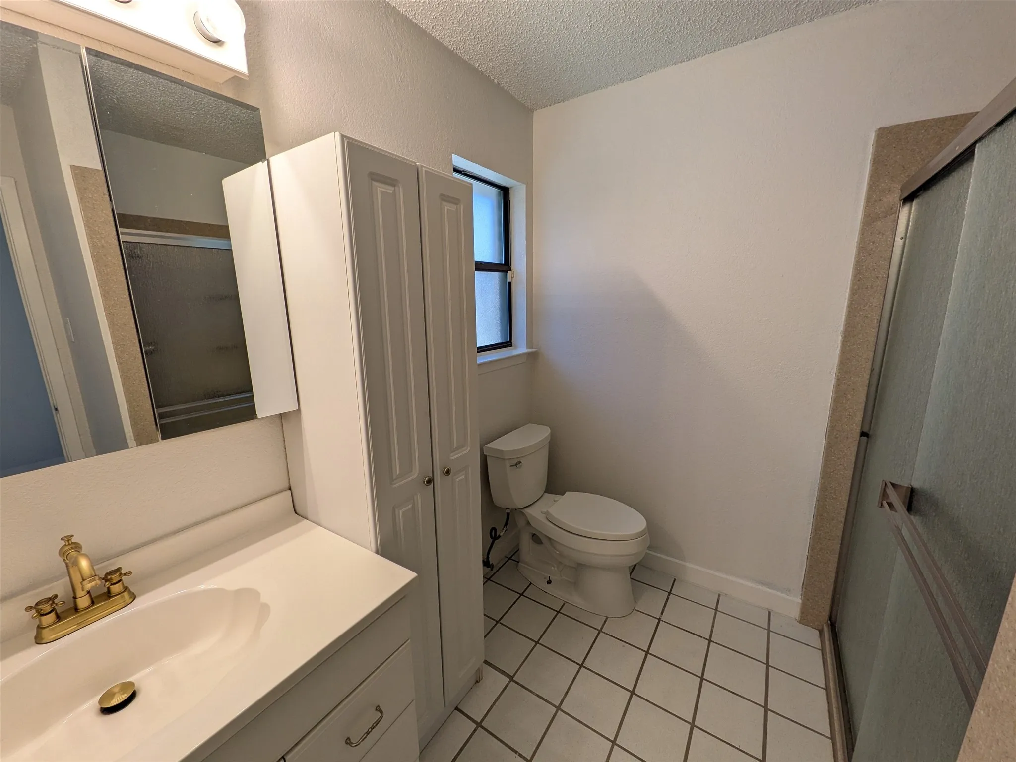 Single Family Residence For Sale in Tarrant County , 1104 Thistle Court, Benbrook, Texas 76126, 3 Bedroom, 2 Bathroom, 2 Garage spaces, 1,319 Sqft, built in 1985, mls#21406398, Real Estate Agent in Benbrook, Homes For Sale in Tarrant county, Homes For Sale in Benbrook, Realtor in Benbrook Texas, Real Estate Brokerage Independent Realty Texas, Luminita Cordes Realtor