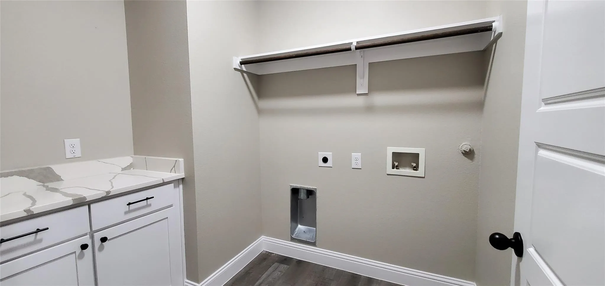 Single Family Residence For Rent in Dallas County , 2102 N O Connor Road, Irving, Texas 75061, 3 Bedroom, 3 Bathroom, 2 Garage spaces, 1,886 Sqft, built in 2022, mls#21406971, Real Estate Agent in Irving, Homes For Rent in Dallas county, Homes For Rent in Irving, Realtor in Irving Texas, Real Estate Brokerage Independent Realty Texas, Luminita Cordes Realtor