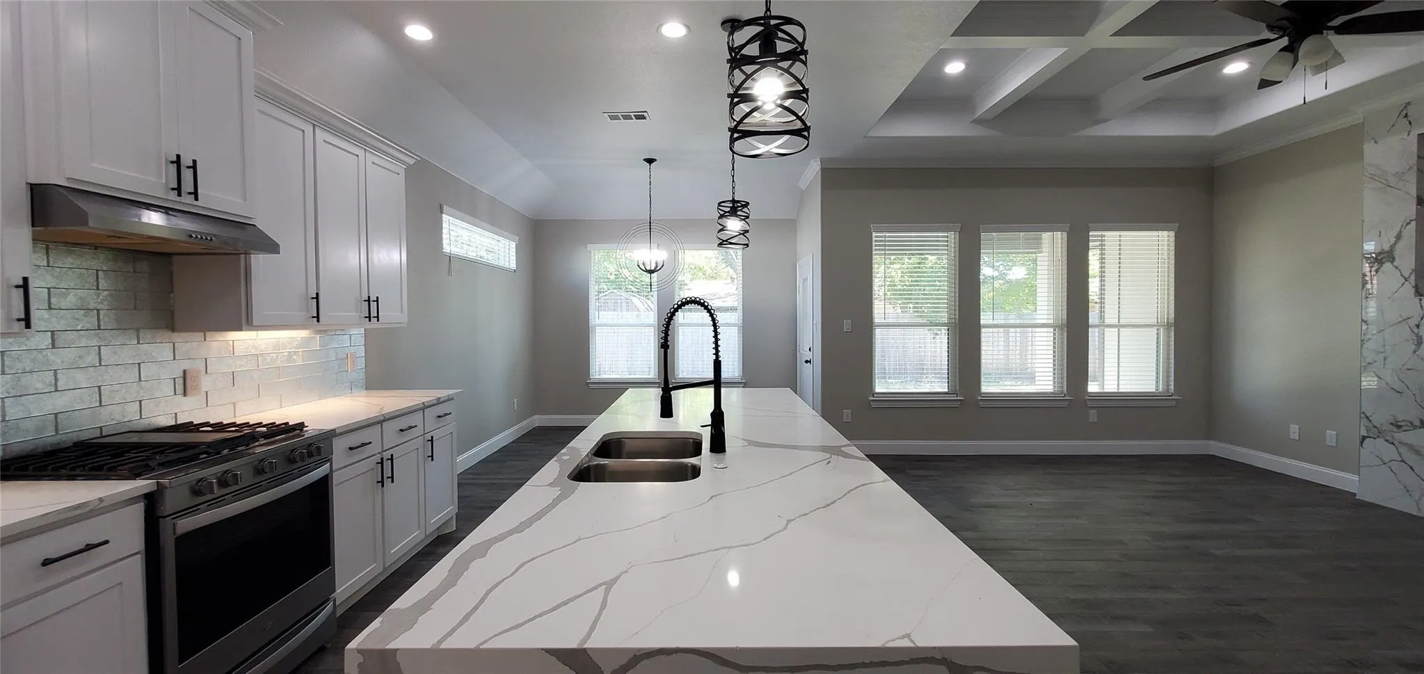 Single Family Residence For Rent in Dallas County , 2102 N O Connor Road, Irving, Texas 75061, 3 Bedroom, 3 Bathroom, 2 Garage spaces, 1,886 Sqft, built in 2022, mls#21406971, Real Estate Agent in Irving, Homes For Rent in Dallas county, Homes For Rent in Irving, Realtor in Irving Texas, Real Estate Brokerage Independent Realty Texas, Luminita Cordes Realtor