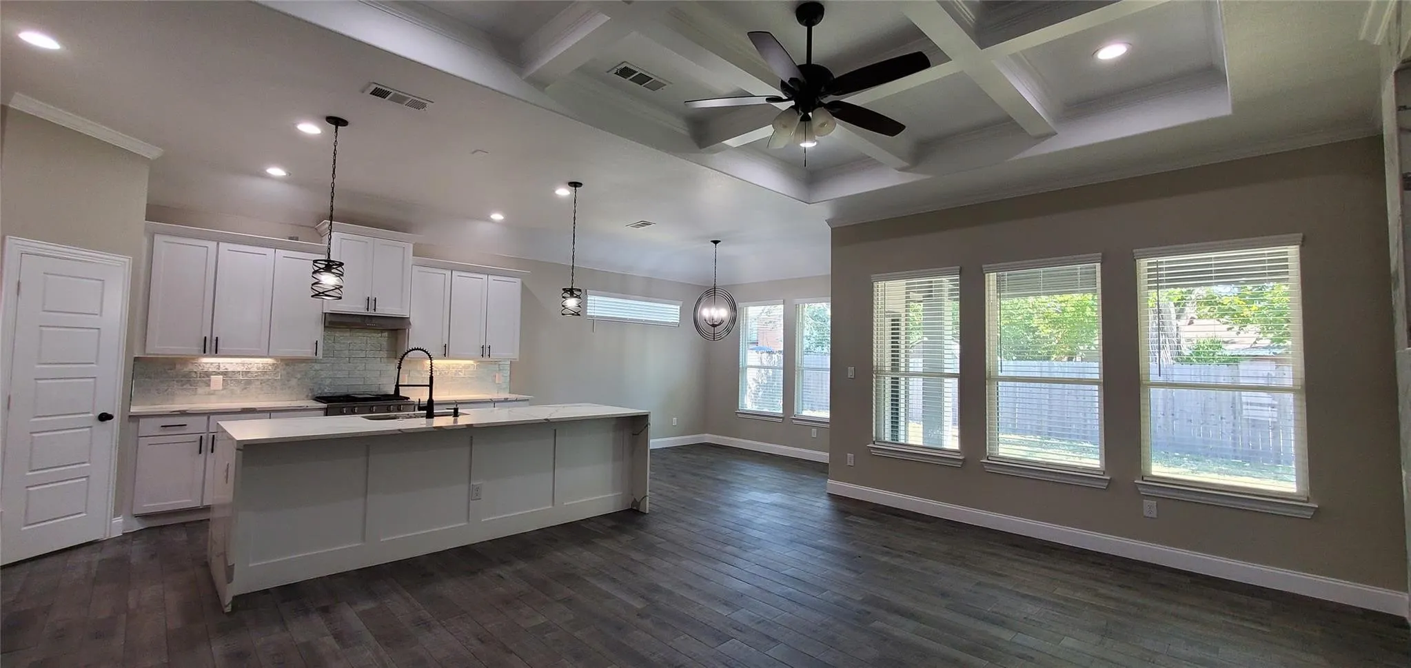 Single Family Residence For Rent in Dallas County , 2102 N O Connor Road, Irving, Texas 75061, 3 Bedroom, 3 Bathroom, 2 Garage spaces, 1,886 Sqft, built in 2022, mls#21406971, Real Estate Agent in Irving, Homes For Rent in Dallas county, Homes For Rent in Irving, Realtor in Irving Texas, Real Estate Brokerage Independent Realty Texas, Luminita Cordes Realtor