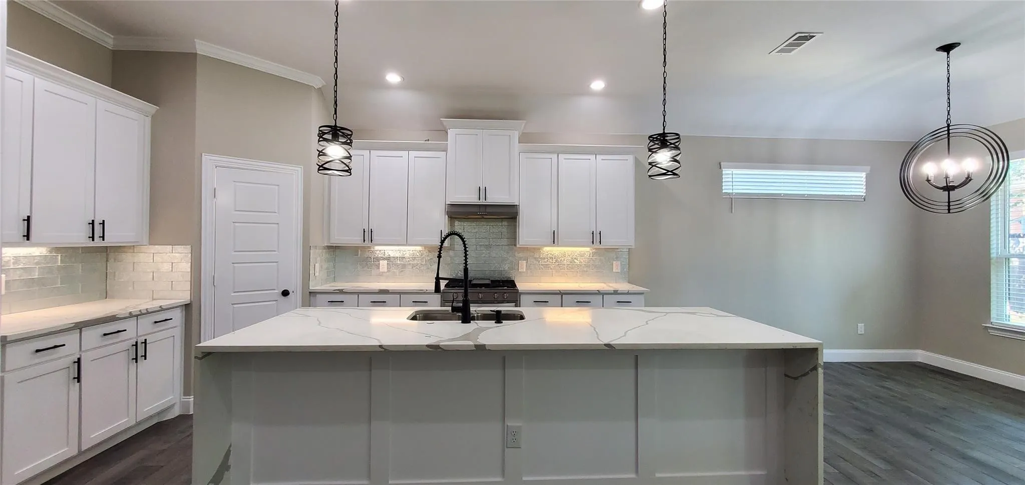 Single Family Residence For Rent in Dallas County , 2102 N O Connor Road, Irving, Texas 75061, 3 Bedroom, 3 Bathroom, 2 Garage spaces, 1,886 Sqft, built in 2022, mls#21406971, Real Estate Agent in Irving, Homes For Rent in Dallas county, Homes For Rent in Irving, Realtor in Irving Texas, Real Estate Brokerage Independent Realty Texas, Luminita Cordes Realtor