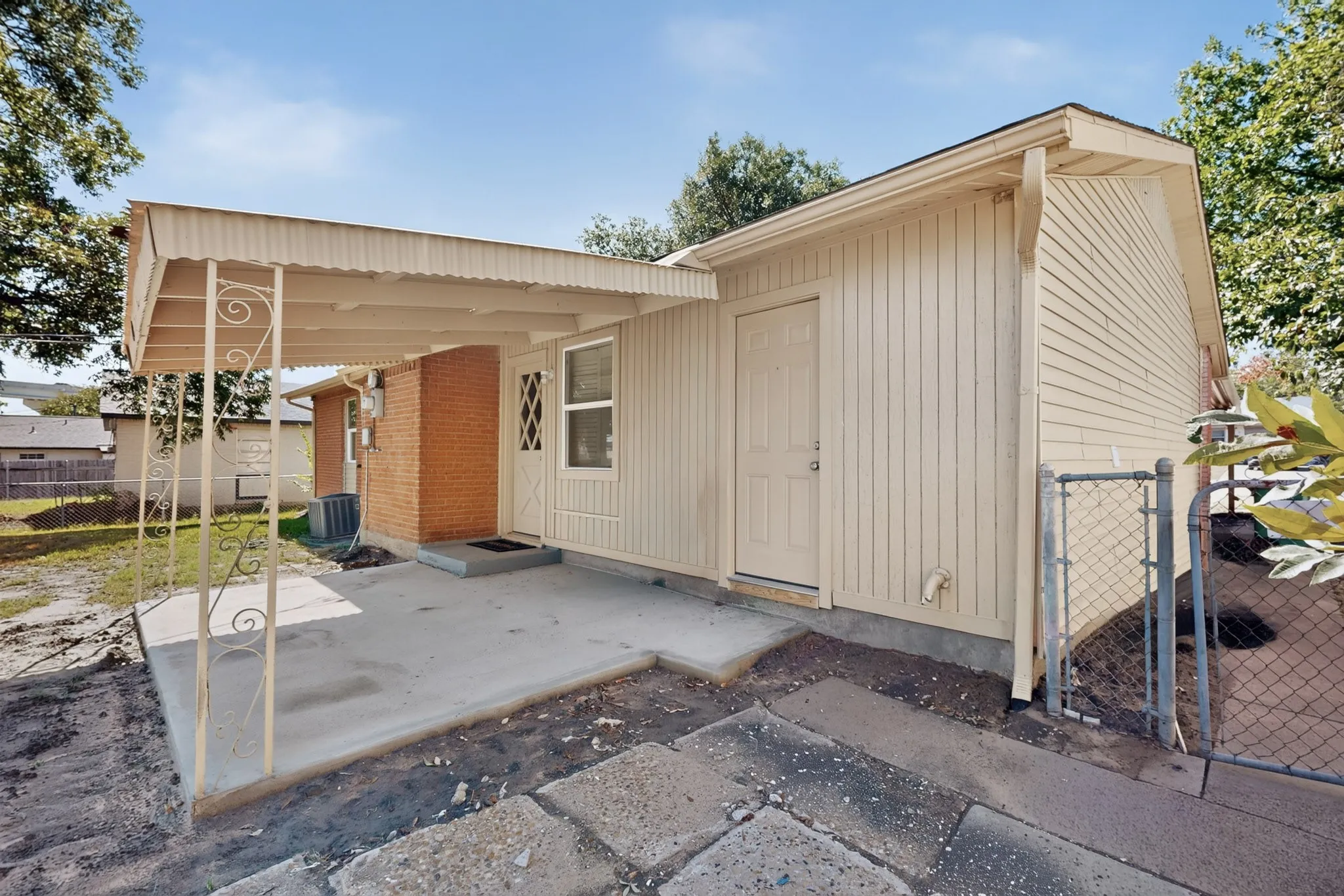 Single Family Residence For Rent in Dallas County , 4414 Greenland Drive, Mesquite, Texas 75150, 3 Bedroom, 2 Bathroom, 1 Garage spaces, 1,085 Sqft, built in 1961, mls#21406981, Real Estate Agent in Mesquite, Homes For Rent in Dallas county, Homes For Rent in Mesquite, Realtor in Mesquite Texas, Real Estate Brokerage Independent Realty Texas, Luminita Cordes Realtor