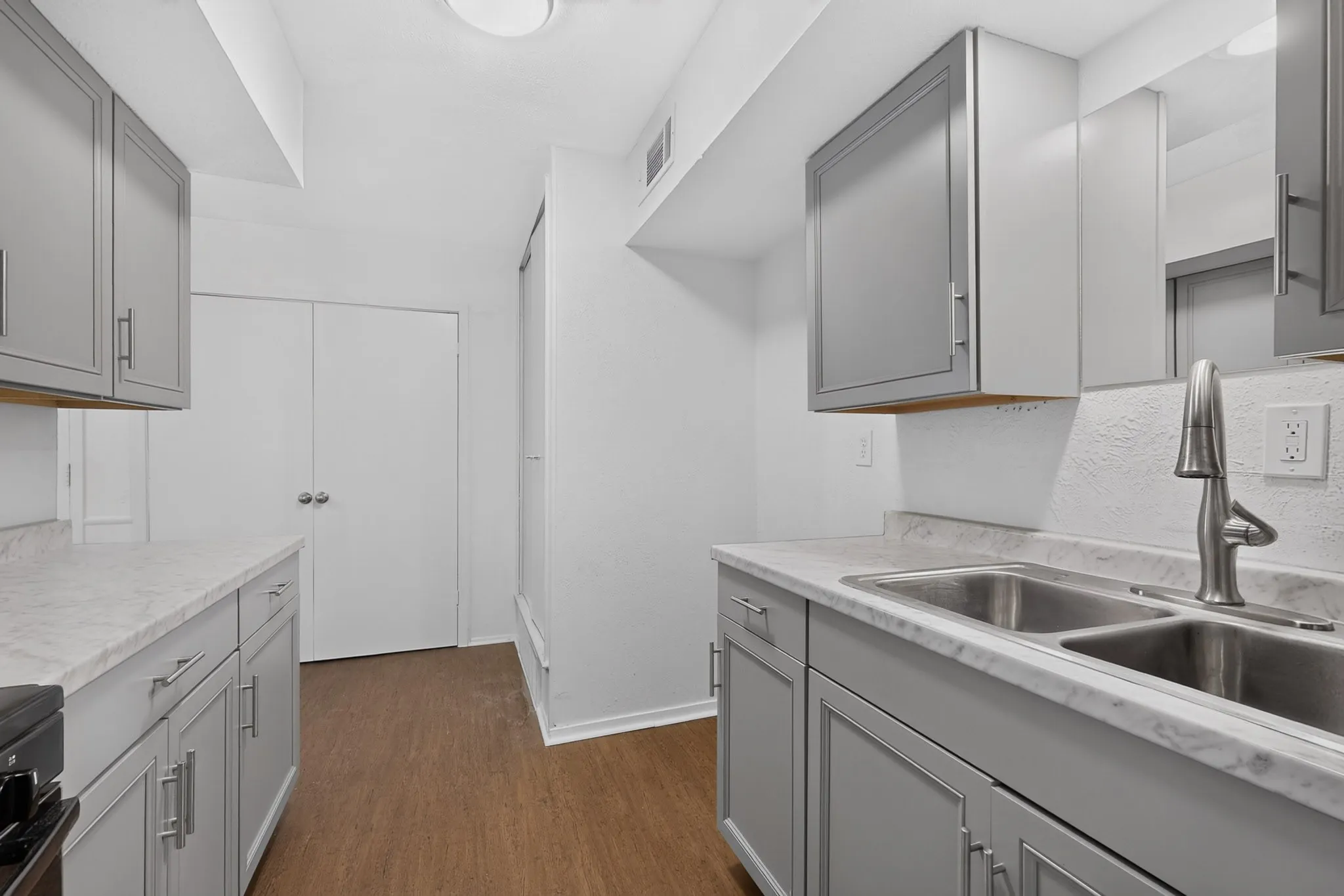 Single Family Residence For Rent in Dallas County , 4414 Greenland Drive, Mesquite, Texas 75150, 3 Bedroom, 2 Bathroom, 1 Garage spaces, 1,085 Sqft, built in 1961, mls#21406981, Real Estate Agent in Mesquite, Homes For Rent in Dallas county, Homes For Rent in Mesquite, Realtor in Mesquite Texas, Real Estate Brokerage Independent Realty Texas, Luminita Cordes Realtor