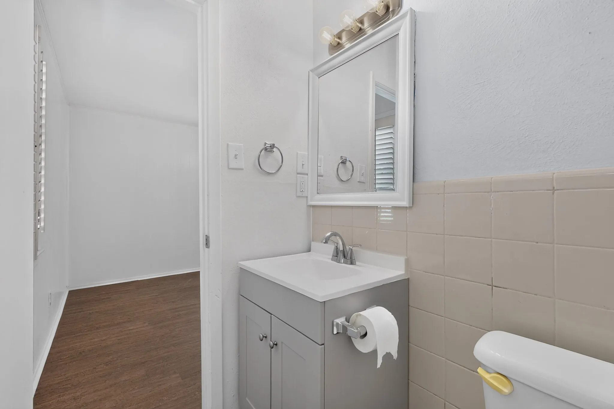 Single Family Residence For Rent in Dallas County , 4414 Greenland Drive, Mesquite, Texas 75150, 3 Bedroom, 2 Bathroom, 1 Garage spaces, 1,085 Sqft, built in 1961, mls#21406981, Real Estate Agent in Mesquite, Homes For Rent in Dallas county, Homes For Rent in Mesquite, Realtor in Mesquite Texas, Real Estate Brokerage Independent Realty Texas, Luminita Cordes Realtor
