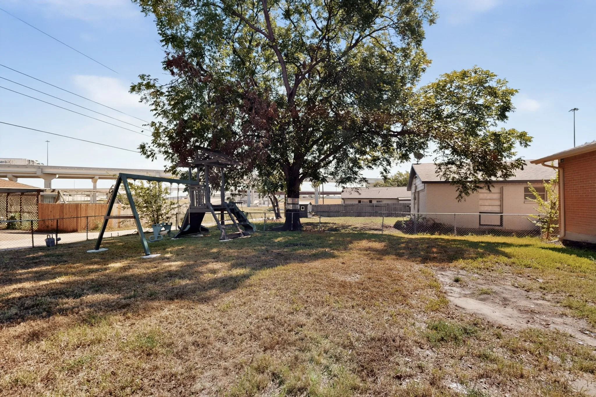 Single Family Residence For Rent in Dallas County , 4414 Greenland Drive, Mesquite, Texas 75150, 3 Bedroom, 2 Bathroom, 1 Garage spaces, 1,085 Sqft, built in 1961, mls#21406981, Real Estate Agent in Mesquite, Homes For Rent in Dallas county, Homes For Rent in Mesquite, Realtor in Mesquite Texas, Real Estate Brokerage Independent Realty Texas, Luminita Cordes Realtor
