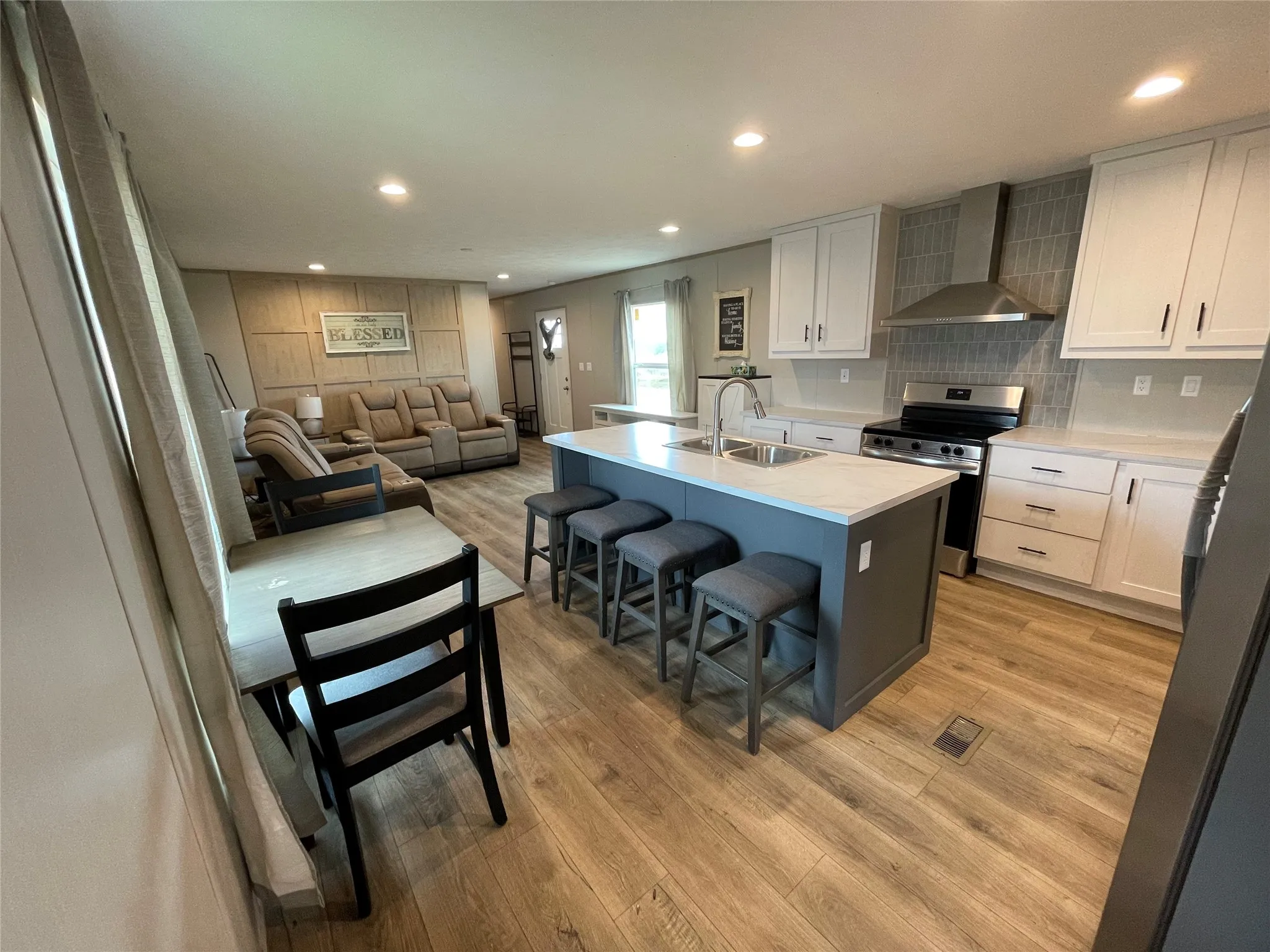 Mobile Home For Rent in Taylor County , 131 Vista Drive, Tye, Texas 79563, 3 Bedroom, 2 Bathroom, Garage spaces, 1,155 Sqft, built in 2024, mls#21406977, Real Estate Agent in Tye, Homes For Rent in Taylor county, Homes For Rent in Tye, Realtor in Tye Texas, Real Estate Brokerage Independent Realty Texas, Luminita Cordes Realtor