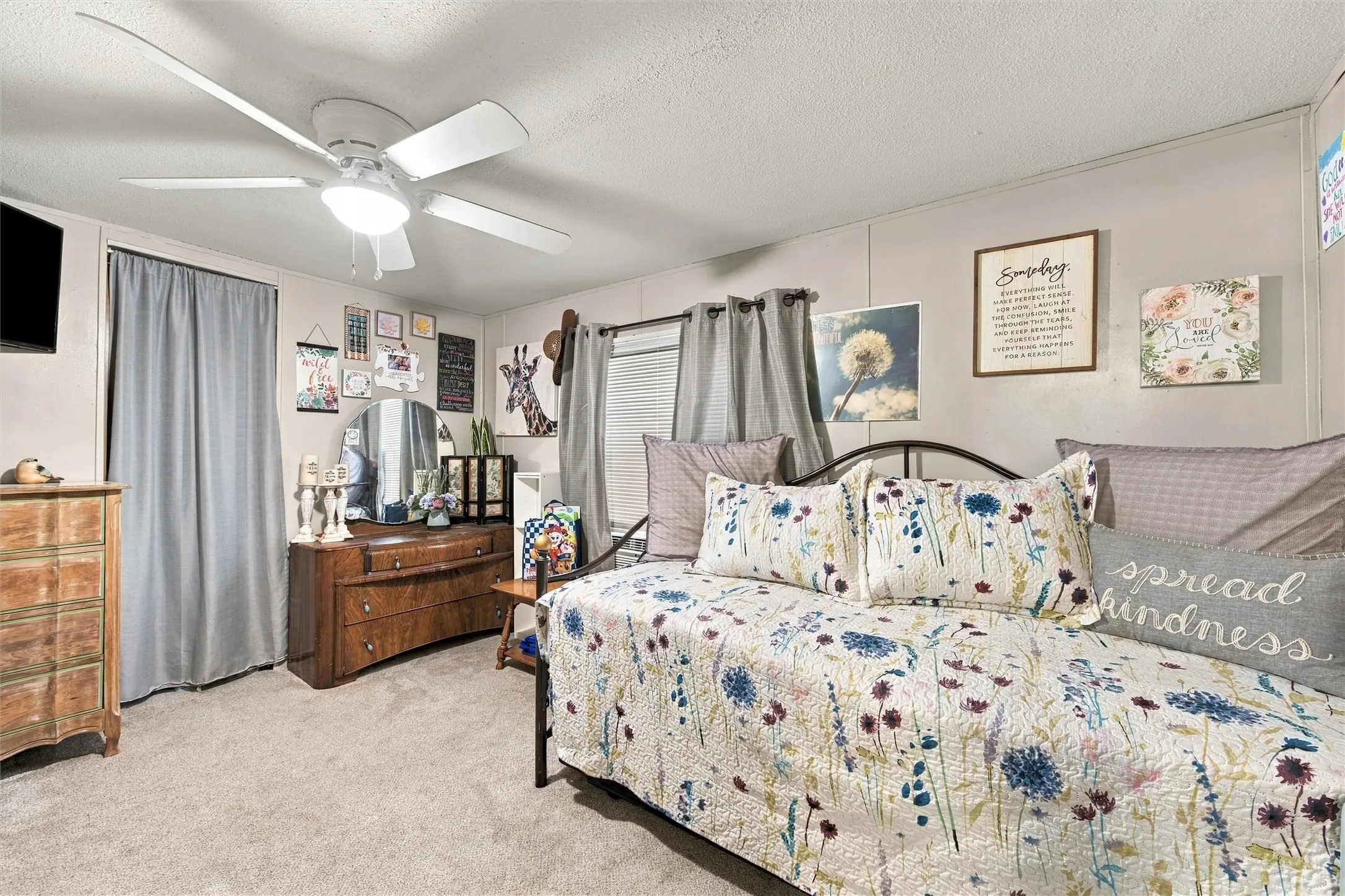 Recessed lighting, ceiling fan, carpet flooring, window with blinds, and built-in closet