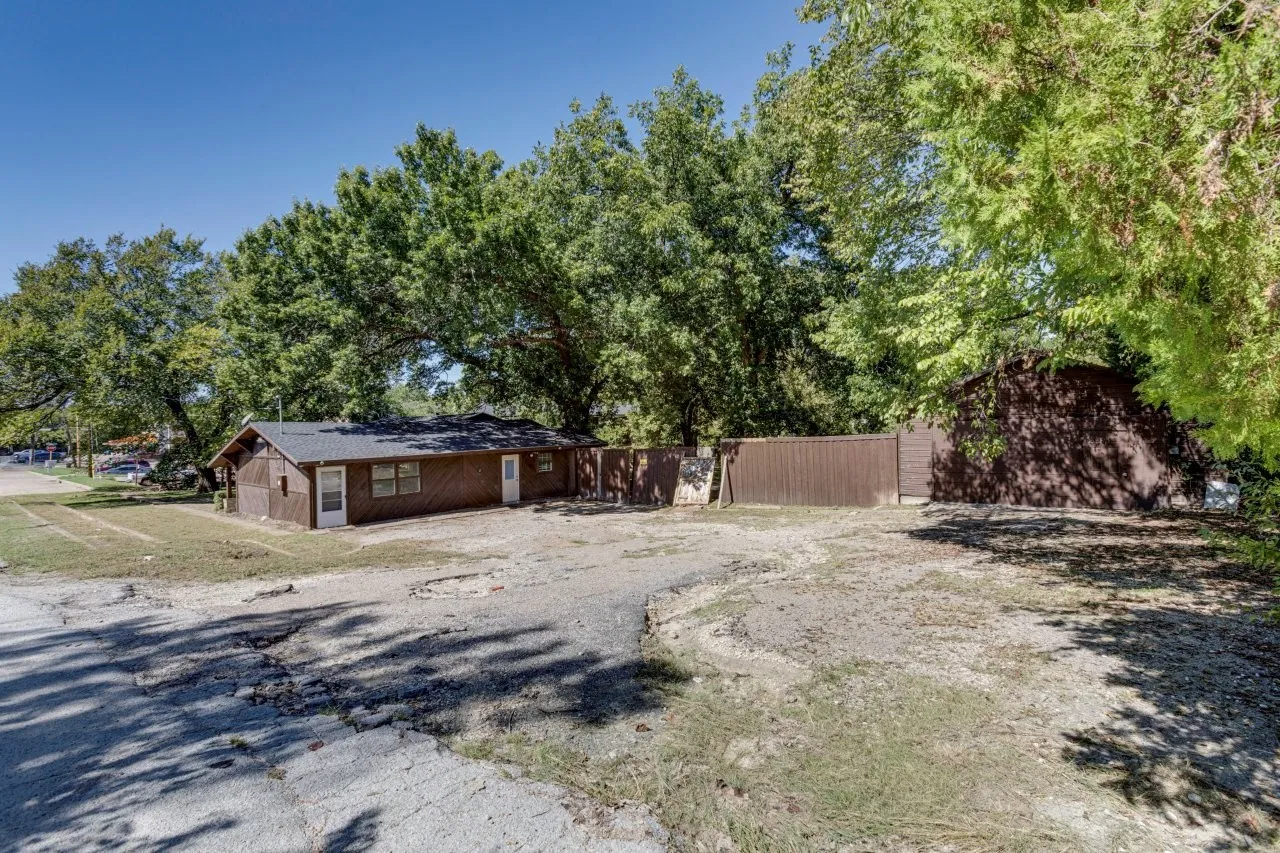Business For Sale in Dallas County , 105 Barrows Lane, De Soto, Texas 75115, 0, 0, Garage spaces, 0 Sqft, built in 1957, mls#21406953, Real Estate Agent in De Soto, Homes For Sale in Dallas county, Homes For Sale in De Soto, Realtor in De Soto Texas, Real Estate Brokerage Independent Realty Texas, Luminita Cordes Realtor