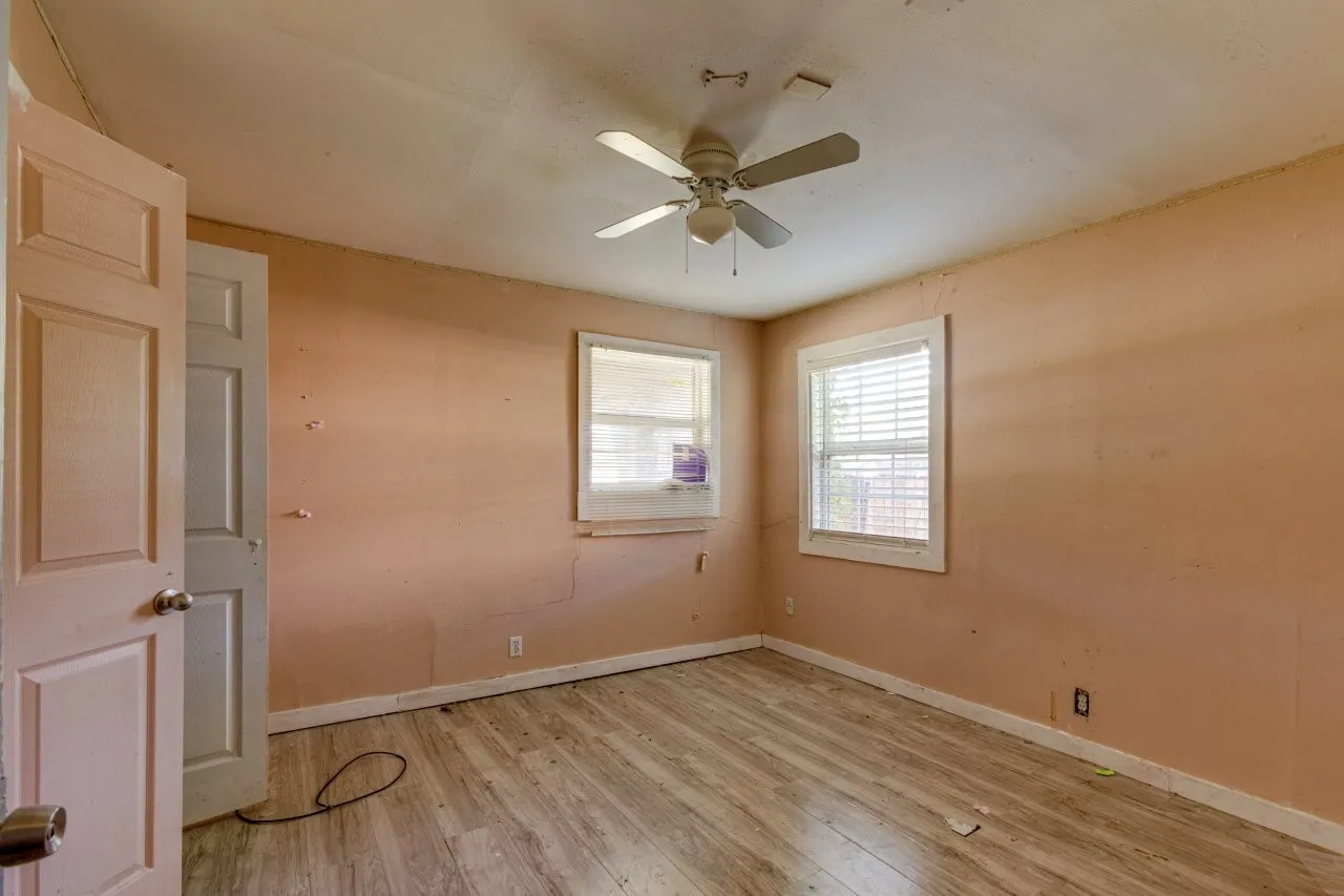 Business For Sale in Dallas County , 105 Barrows Lane, De Soto, Texas 75115, 0, 0, Garage spaces, 0 Sqft, built in 1957, mls#21406953, Real Estate Agent in De Soto, Homes For Sale in Dallas county, Homes For Sale in De Soto, Realtor in De Soto Texas, Real Estate Brokerage Independent Realty Texas, Luminita Cordes Realtor