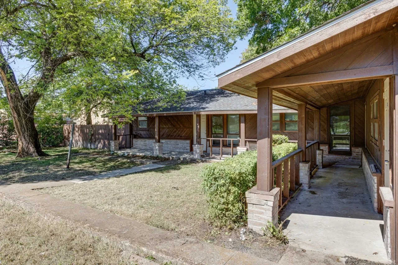 Business For Sale in Dallas County , 105 Barrows Lane, De Soto, Texas 75115, 0, 0, Garage spaces, 0 Sqft, built in 1957, mls#21406953, Real Estate Agent in De Soto, Homes For Sale in Dallas county, Homes For Sale in De Soto, Realtor in De Soto Texas, Real Estate Brokerage Independent Realty Texas, Luminita Cordes Realtor