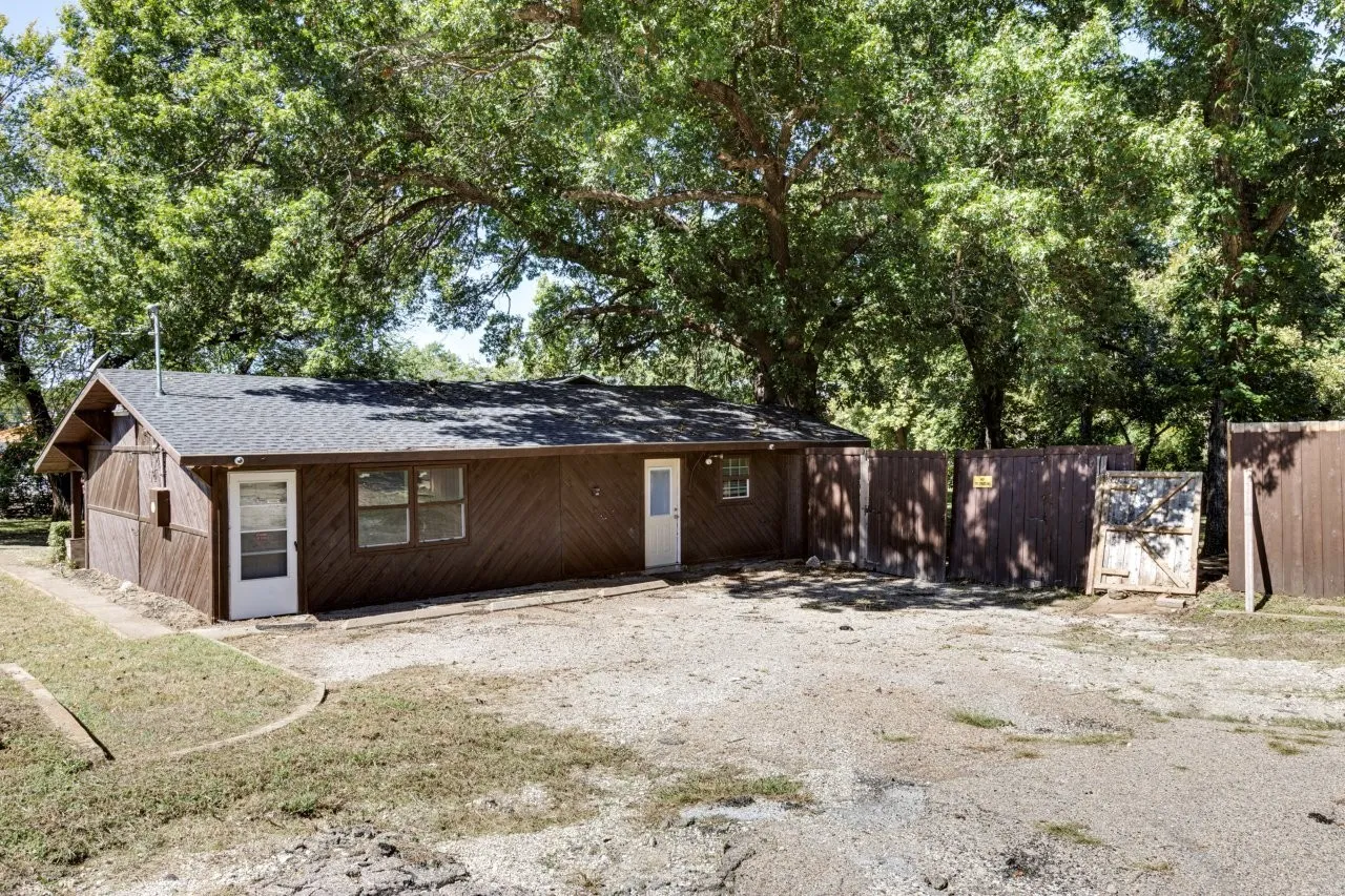 Business For Sale in Dallas County , 105 Barrows Lane, De Soto, Texas 75115, 0, 0, Garage spaces, 0 Sqft, built in 1957, mls#21406953, Real Estate Agent in De Soto, Homes For Sale in Dallas county, Homes For Sale in De Soto, Realtor in De Soto Texas, Real Estate Brokerage Independent Realty Texas, Luminita Cordes Realtor
