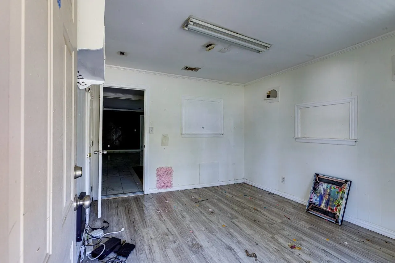 Business For Sale in Dallas County , 105 Barrows Lane, De Soto, Texas 75115, 0, 0, Garage spaces, 0 Sqft, built in 1957, mls#21406953, Real Estate Agent in De Soto, Homes For Sale in Dallas county, Homes For Sale in De Soto, Realtor in De Soto Texas, Real Estate Brokerage Independent Realty Texas, Luminita Cordes Realtor