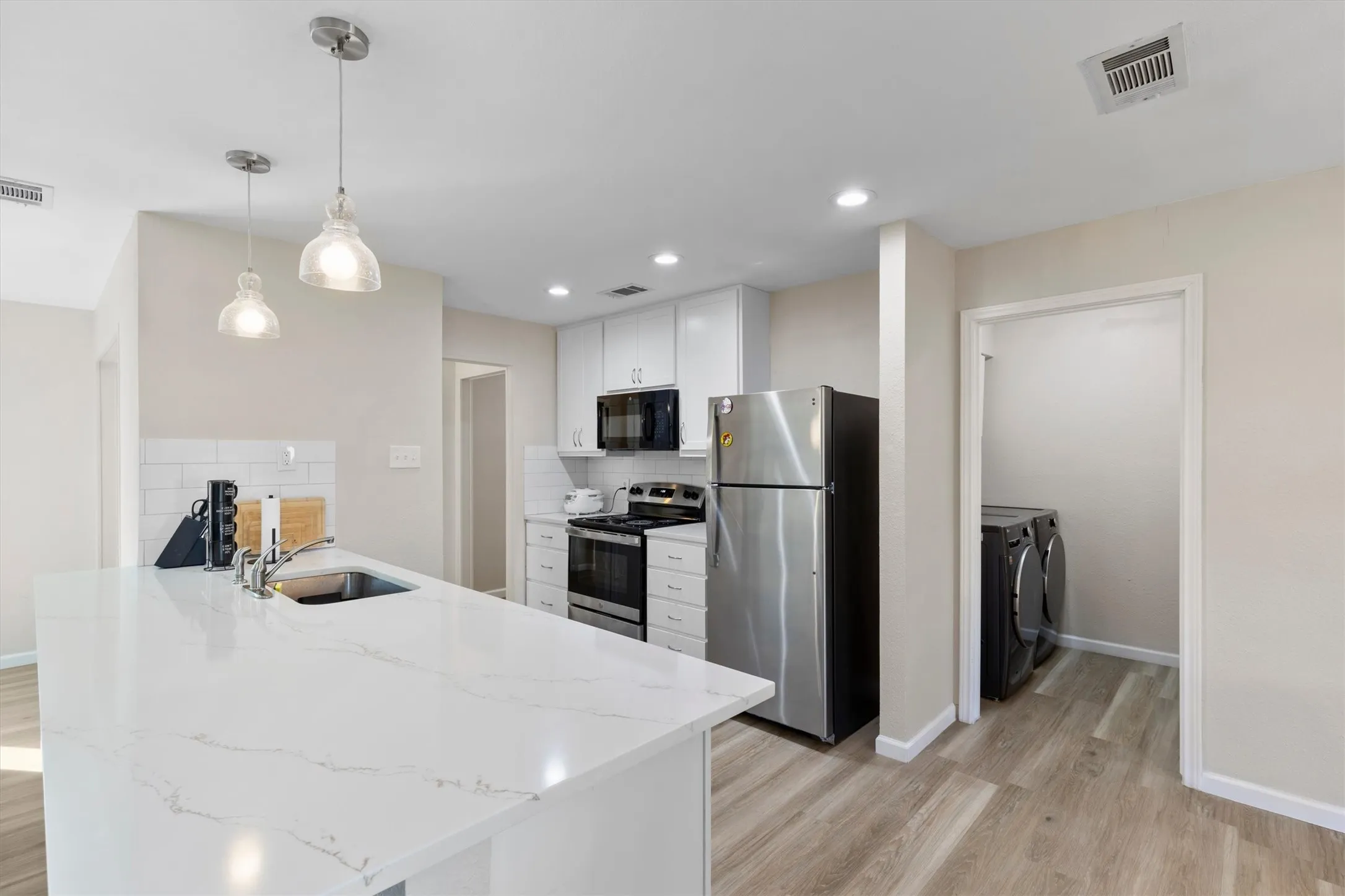Single Family Residence For Rent in Collin County , 2101 Covered Wagon Drive, Plano, Texas 75074, 3 Bedroom, 2 Bathroom, 2 Garage spaces, 1,474 Sqft, built in 1984, mls#21406524, Real Estate Agent in Plano, Homes For Rent in Collin county, Homes For Rent in Plano, Realtor in Plano Texas, Real Estate Brokerage Independent Realty Texas, Luminita Cordes Realtor