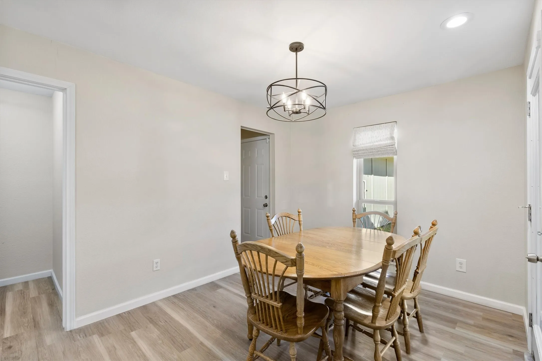 Single Family Residence For Rent in Collin County , 2101 Covered Wagon Drive, Plano, Texas 75074, 3 Bedroom, 2 Bathroom, 2 Garage spaces, 1,474 Sqft, built in 1984, mls#21406524, Real Estate Agent in Plano, Homes For Rent in Collin county, Homes For Rent in Plano, Realtor in Plano Texas, Real Estate Brokerage Independent Realty Texas, Luminita Cordes Realtor