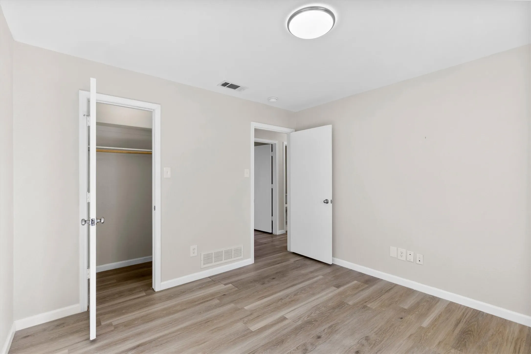 Single Family Residence For Rent in Collin County , 2101 Covered Wagon Drive, Plano, Texas 75074, 3 Bedroom, 2 Bathroom, 2 Garage spaces, 1,474 Sqft, built in 1984, mls#21406524, Real Estate Agent in Plano, Homes For Rent in Collin county, Homes For Rent in Plano, Realtor in Plano Texas, Real Estate Brokerage Independent Realty Texas, Luminita Cordes Realtor