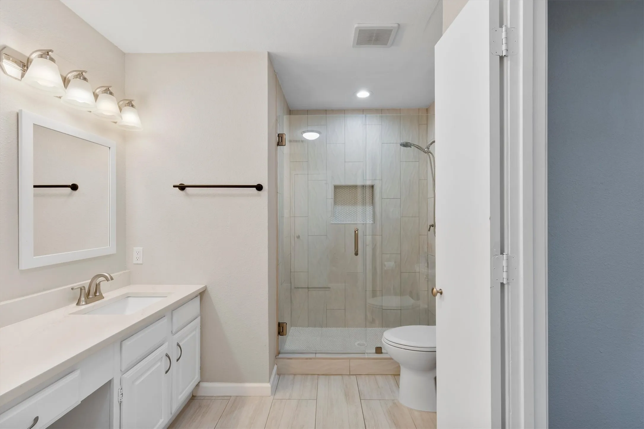 Single Family Residence For Rent in Collin County , 2101 Covered Wagon Drive, Plano, Texas 75074, 3 Bedroom, 2 Bathroom, 2 Garage spaces, 1,474 Sqft, built in 1984, mls#21406524, Real Estate Agent in Plano, Homes For Rent in Collin county, Homes For Rent in Plano, Realtor in Plano Texas, Real Estate Brokerage Independent Realty Texas, Luminita Cordes Realtor