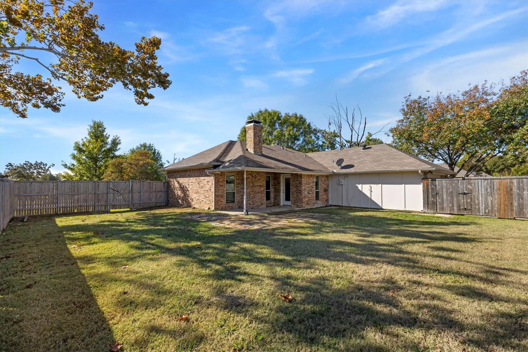 Single Family Residence For Rent in Collin County , 2101 Covered Wagon Drive, Plano, Texas 75074, 3 Bedroom, 2 Bathroom, 2 Garage spaces, 1,474 Sqft, built in 1984, mls#21406524, Real Estate Agent in Plano, Homes For Rent in Collin county, Homes For Rent in Plano, Realtor in Plano Texas, Real Estate Brokerage Independent Realty Texas, Luminita Cordes Realtor