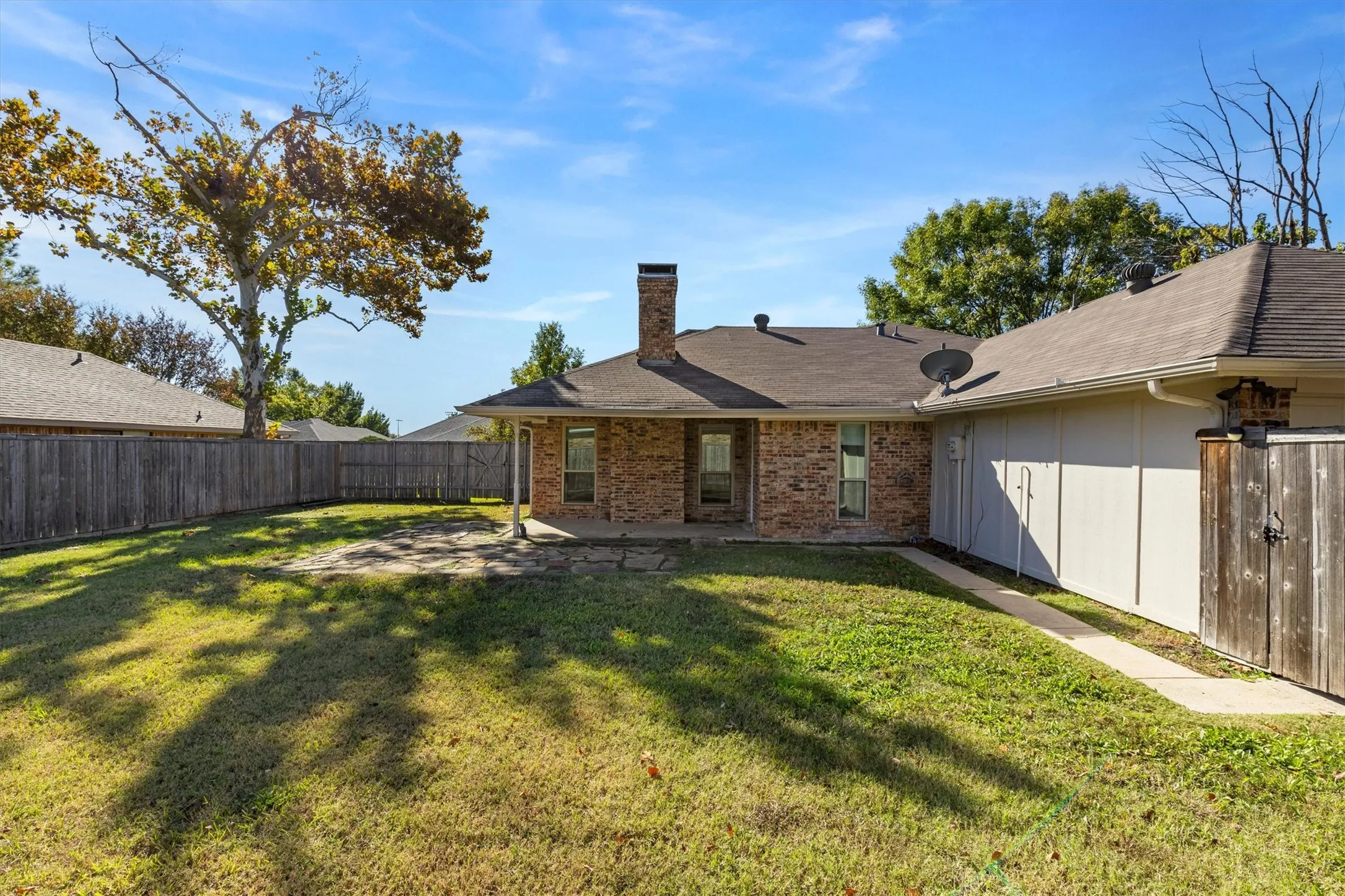 Single Family Residence For Rent in Collin County , 2101 Covered Wagon Drive, Plano, Texas 75074, 3 Bedroom, 2 Bathroom, 2 Garage spaces, 1,474 Sqft, built in 1984, mls#21406524, Real Estate Agent in Plano, Homes For Rent in Collin county, Homes For Rent in Plano, Realtor in Plano Texas, Real Estate Brokerage Independent Realty Texas, Luminita Cordes Realtor