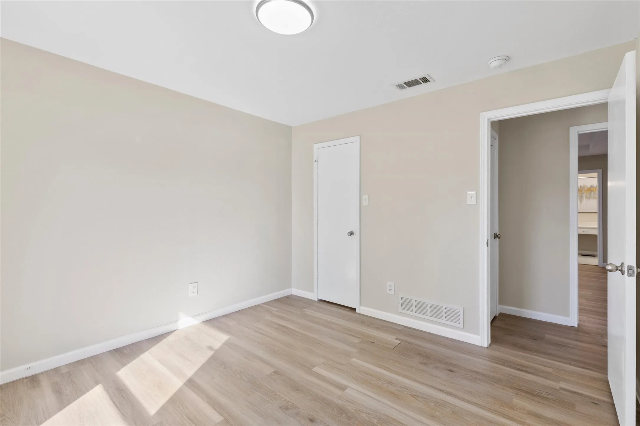 Single Family Residence For Rent in Collin County , 2101 Covered Wagon Drive, Plano, Texas 75074, 3 Bedroom, 2 Bathroom, 2 Garage spaces, 1,474 Sqft, built in 1984, mls#21406524, Real Estate Agent in Plano, Homes For Rent in Collin county, Homes For Rent in Plano, Realtor in Plano Texas, Real Estate Brokerage Independent Realty Texas, Luminita Cordes Realtor