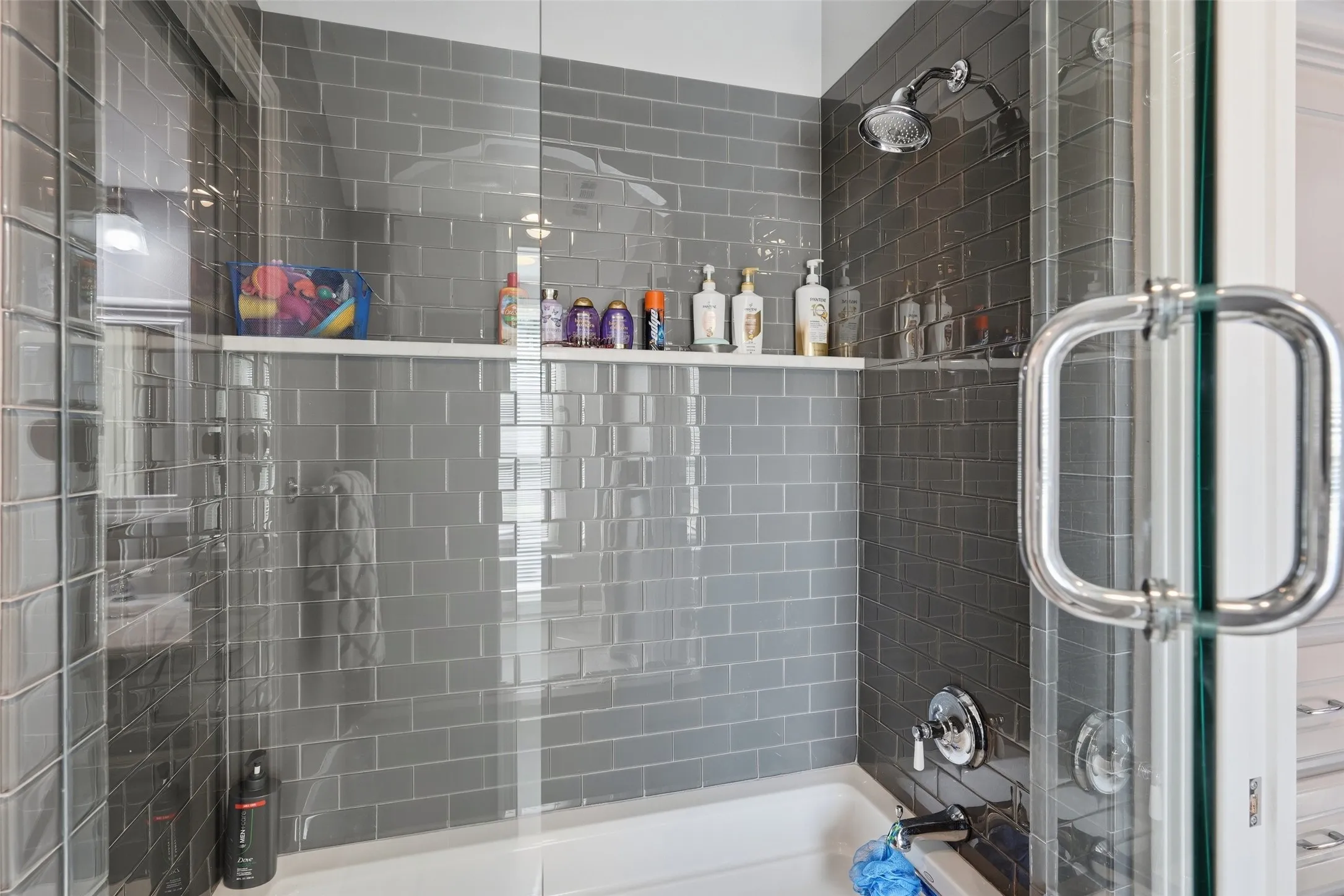 Jack and Jill tub and shower combo, with seperate toilet room.