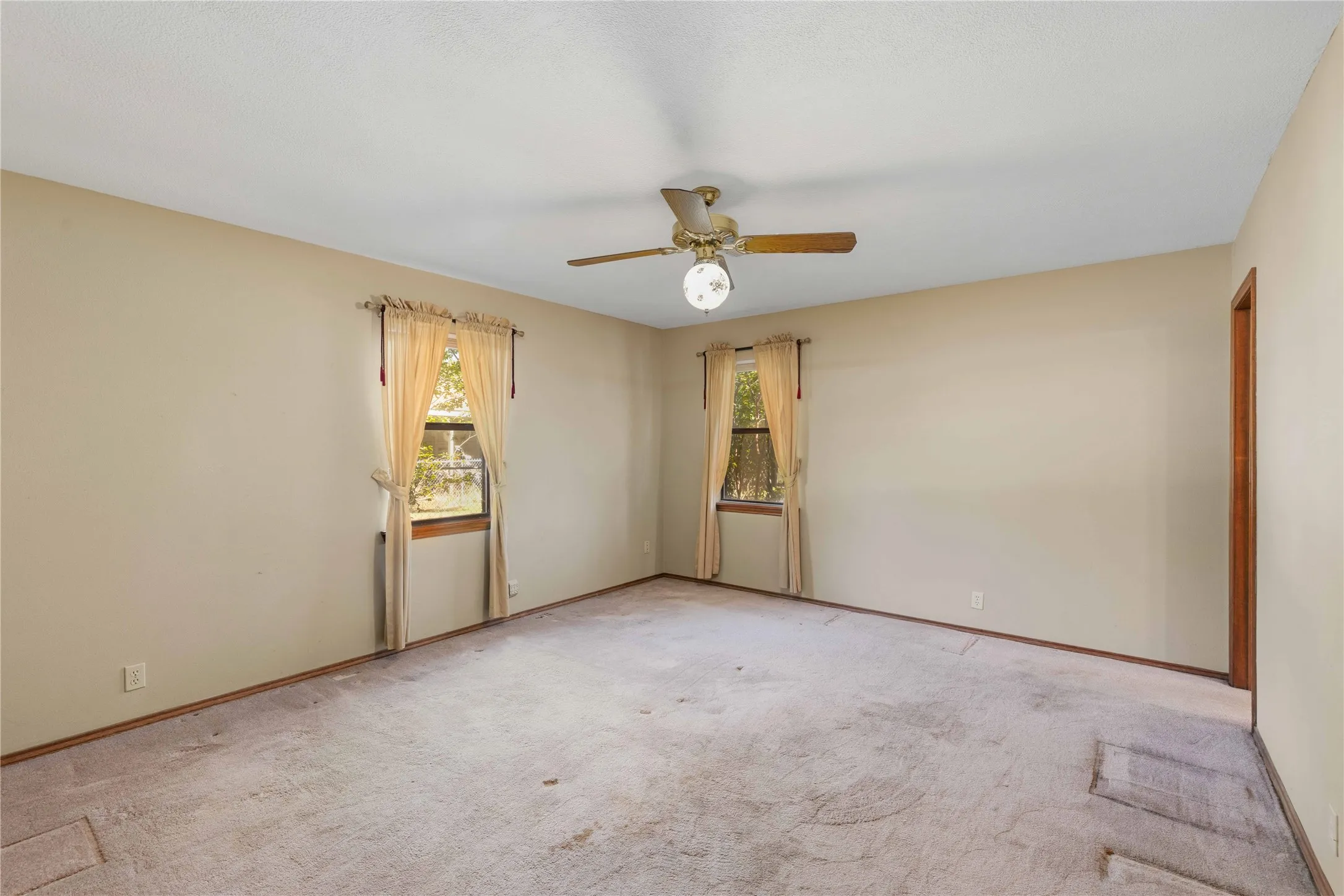 Single Family Residence For Sale in Brown County , 4306 FM 3021, Brownwood, Texas 76801, 5 Bedroom, 3 Bathroom, 2 Garage spaces, 2,549 Sqft, built in 1992, mls#21404785, Real Estate Agent in Brownwood, Homes For Sale in Brown county, Homes For Sale in Brownwood, Realtor in Brownwood Texas, Real Estate Brokerage Independent Realty Texas, Luminita Cordes Realtor