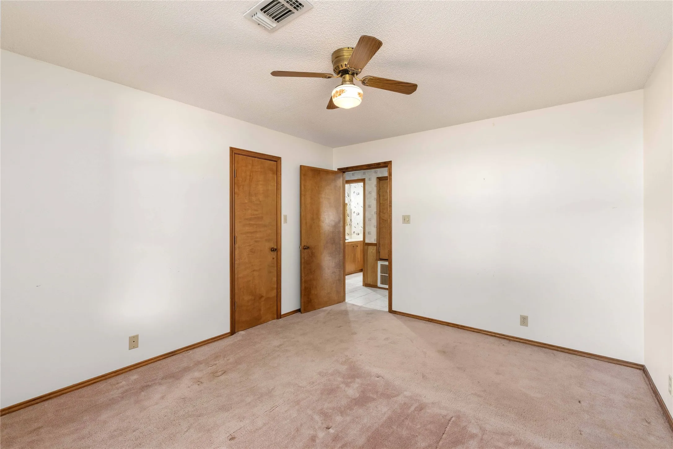 Single Family Residence For Sale in Brown County , 4306 FM 3021, Brownwood, Texas 76801, 5 Bedroom, 3 Bathroom, 2 Garage spaces, 2,549 Sqft, built in 1992, mls#21404785, Real Estate Agent in Brownwood, Homes For Sale in Brown county, Homes For Sale in Brownwood, Realtor in Brownwood Texas, Real Estate Brokerage Independent Realty Texas, Luminita Cordes Realtor
