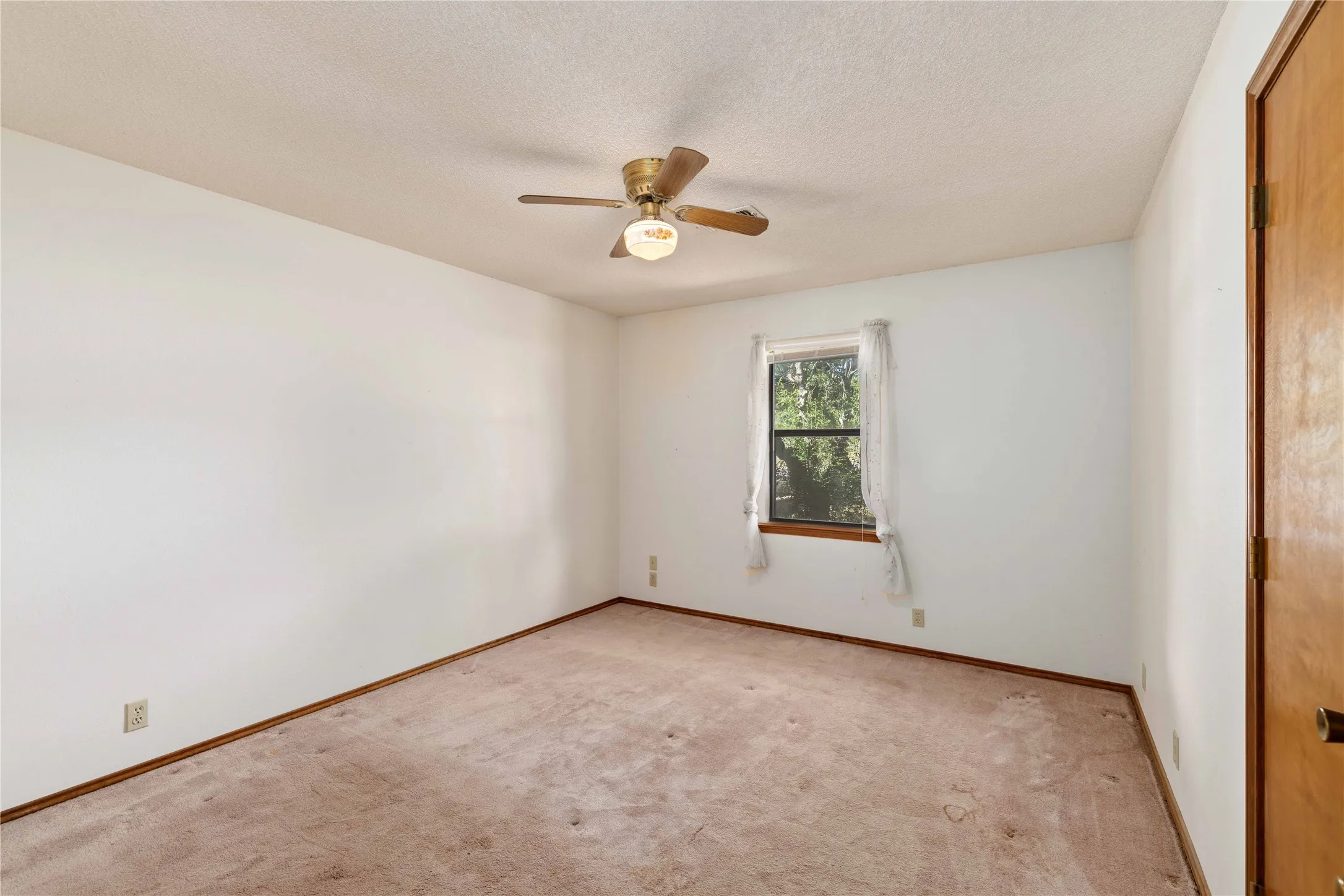 Single Family Residence For Sale in Brown County , 4306 FM 3021, Brownwood, Texas 76801, 5 Bedroom, 3 Bathroom, 2 Garage spaces, 2,549 Sqft, built in 1992, mls#21404785, Real Estate Agent in Brownwood, Homes For Sale in Brown county, Homes For Sale in Brownwood, Realtor in Brownwood Texas, Real Estate Brokerage Independent Realty Texas, Luminita Cordes Realtor