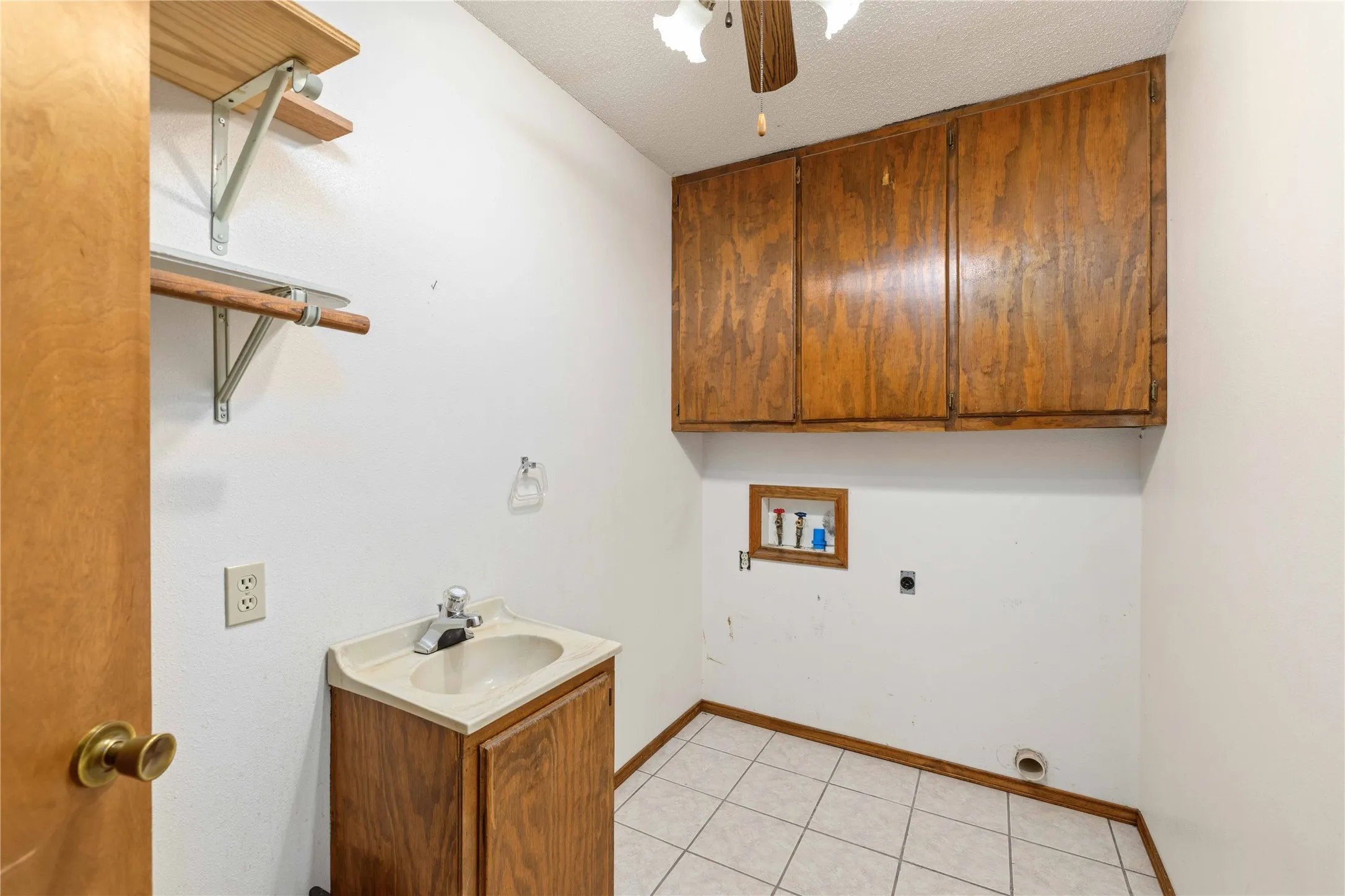 Single Family Residence For Sale in Brown County , 4306 FM 3021, Brownwood, Texas 76801, 5 Bedroom, 3 Bathroom, 2 Garage spaces, 2,549 Sqft, built in 1992, mls#21404785, Real Estate Agent in Brownwood, Homes For Sale in Brown county, Homes For Sale in Brownwood, Realtor in Brownwood Texas, Real Estate Brokerage Independent Realty Texas, Luminita Cordes Realtor