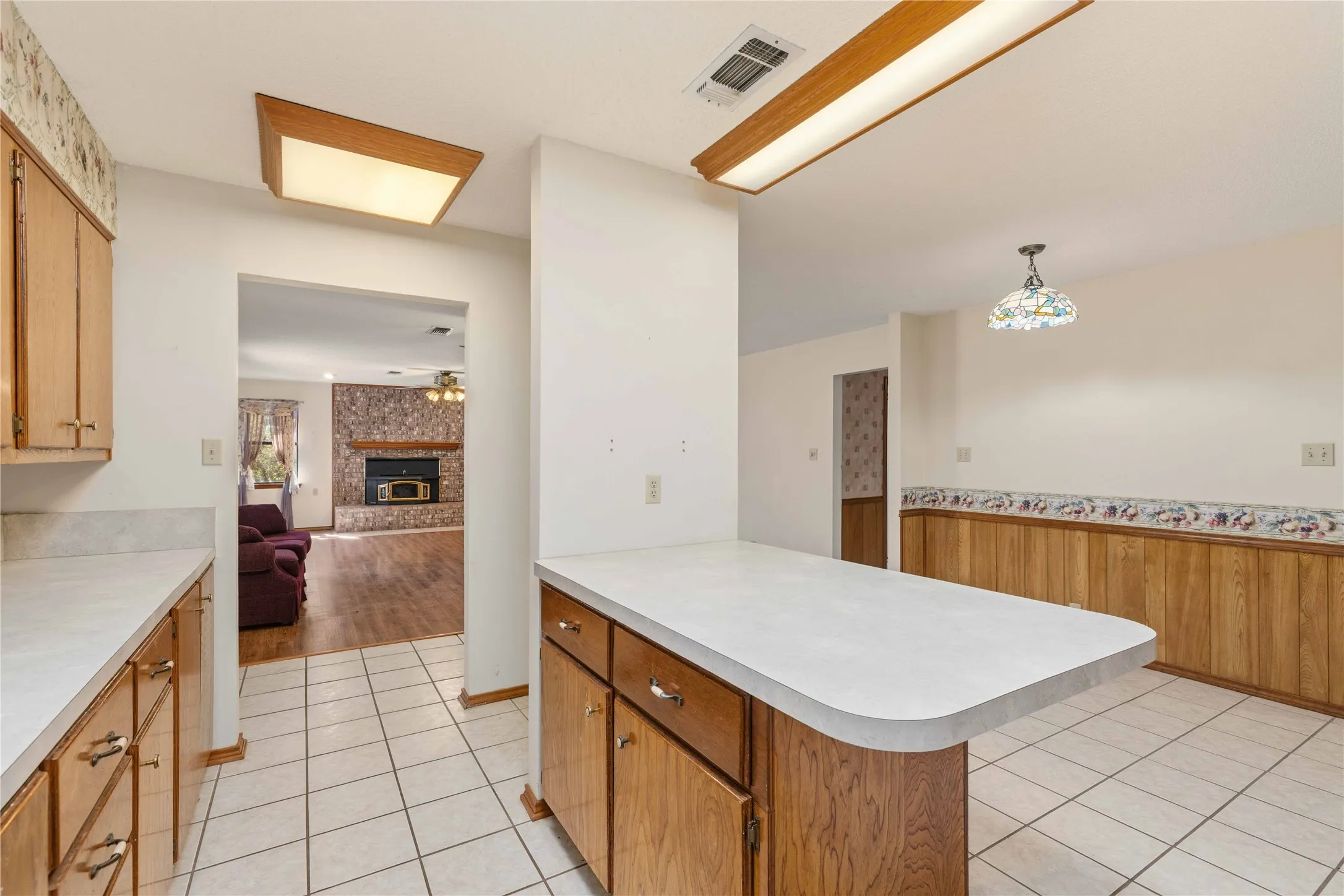 Single Family Residence For Sale in Brown County , 4306 FM 3021, Brownwood, Texas 76801, 5 Bedroom, 3 Bathroom, 2 Garage spaces, 2,549 Sqft, built in 1992, mls#21404785, Real Estate Agent in Brownwood, Homes For Sale in Brown county, Homes For Sale in Brownwood, Realtor in Brownwood Texas, Real Estate Brokerage Independent Realty Texas, Luminita Cordes Realtor